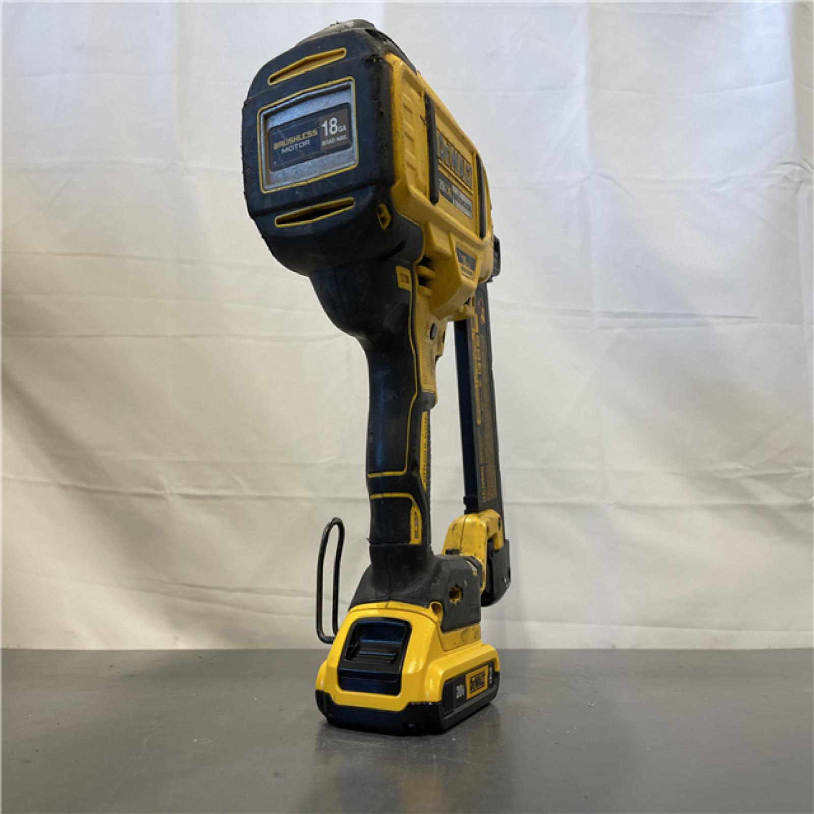 AS-IS - DEWALT 20V MAX XR 18 Gauge Brad Nailer Kit