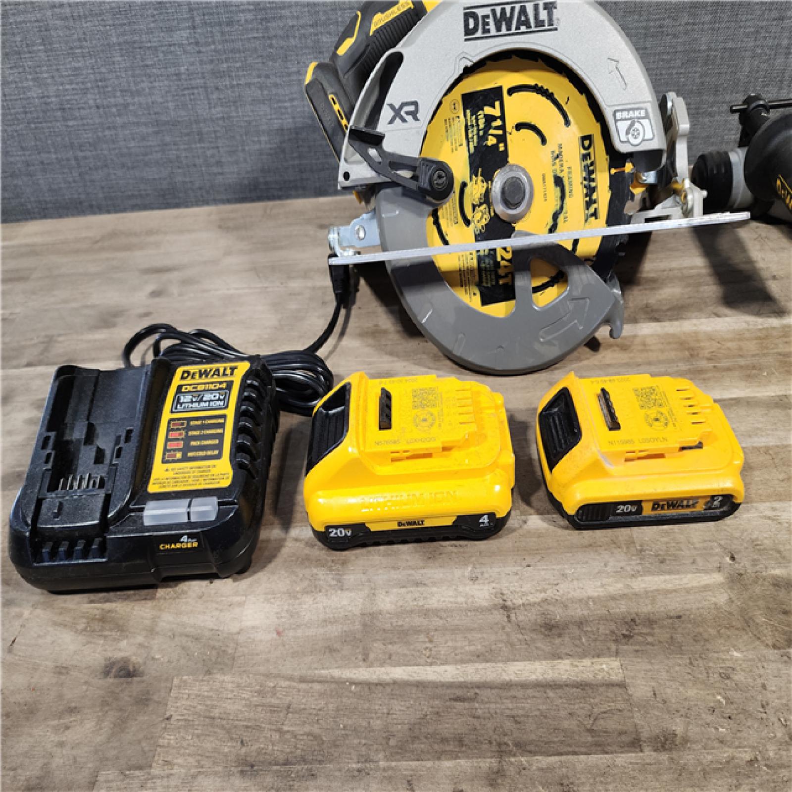 HOUSTON LOCATION - AS-IS DEWALT 3 TOOL COMBO KIT W/ (2) BATTERY & CHARGER