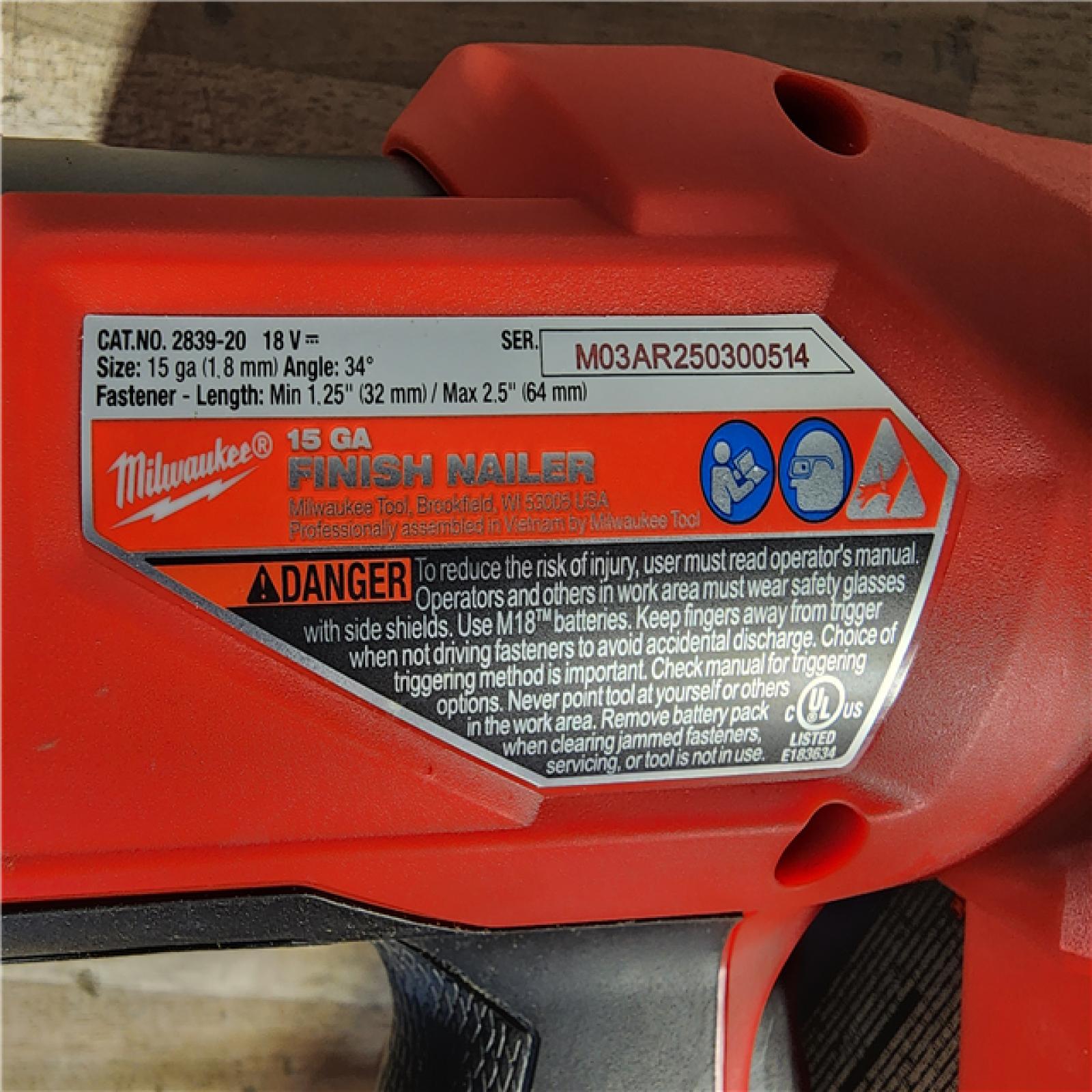 HOUSTON LOCATION - AS-IS Milwaukee 2839-20 M18 FUEL 15 Ga. 18 Volt Brushless Angled Finish Nailer (TOOL ONLY)