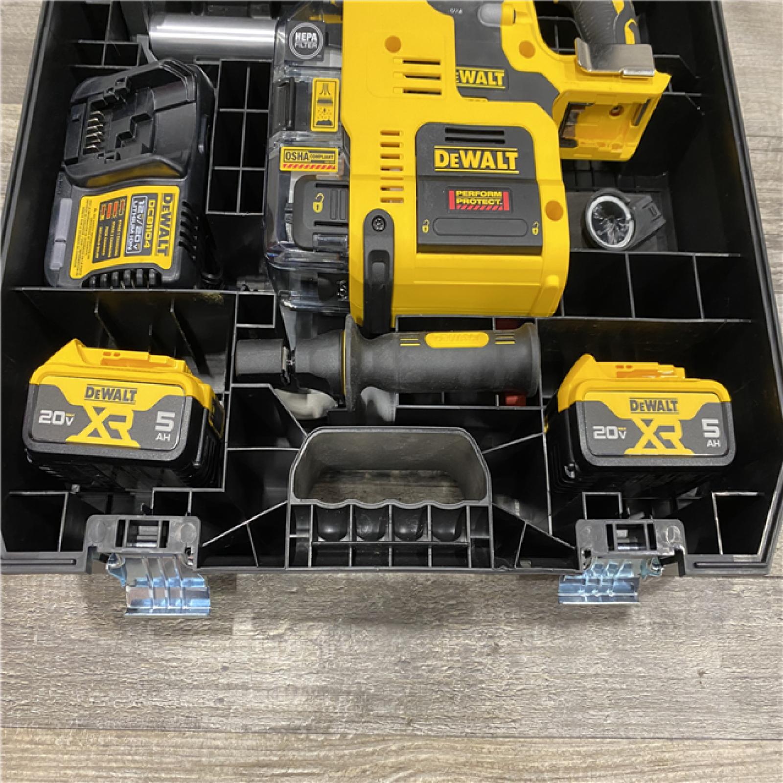 AS-IS DEWALT (Brand Rating: 4.5/5) 20V MAX XR Brushless 1 in. SDS Plus L-Shape Rotary Hammer Kit