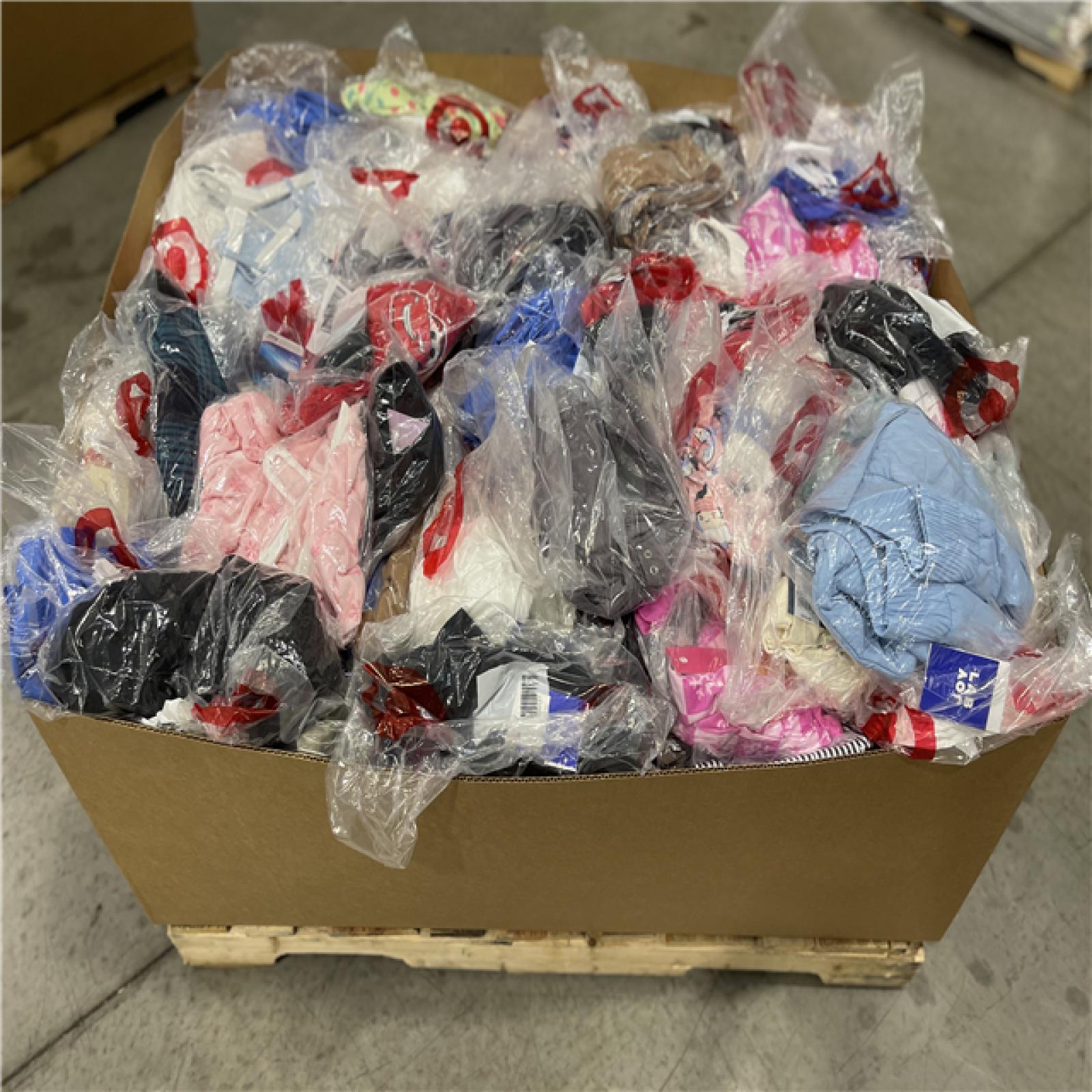DALLAS LOCATION- NEW!- BULLSEYE MIXED CLOTHING PALLET (300 UNITS)