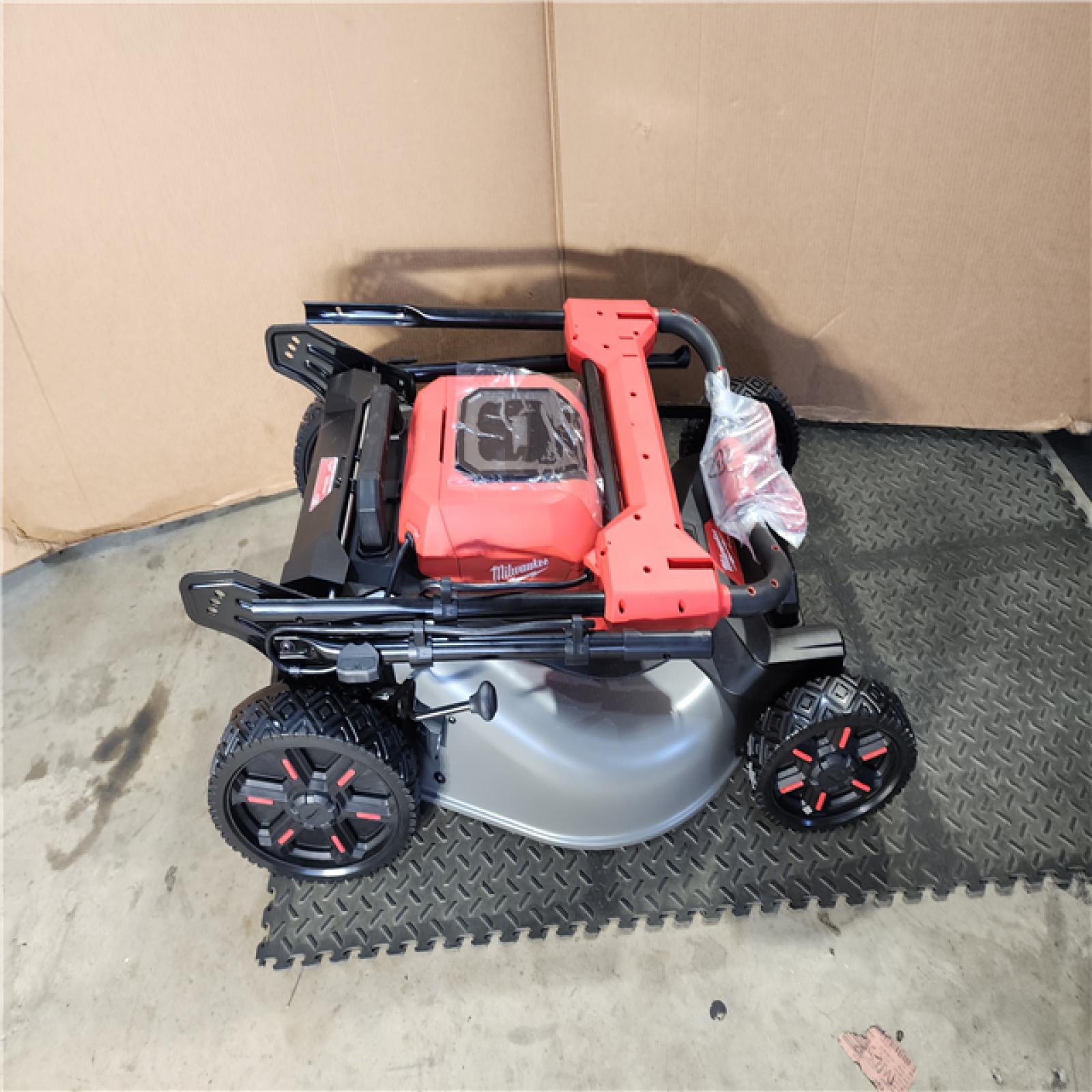 HOUSTON LOCATION - AS-IS Milwaukee M18 FUEL Brushless Cordless 21 in. Walk Behind Dual Battery Self-Propelled Mower Kit W/ CHARGER
