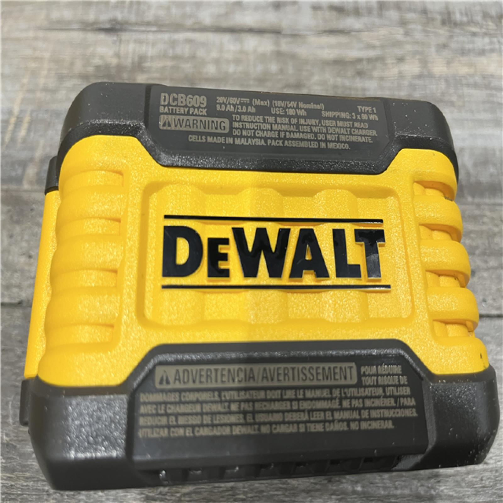 AS-IS DEWALT 20V/60V MAX FLEXVOLT Lithium-Ion 9.0Ah Battery and Charger Starter Kit
