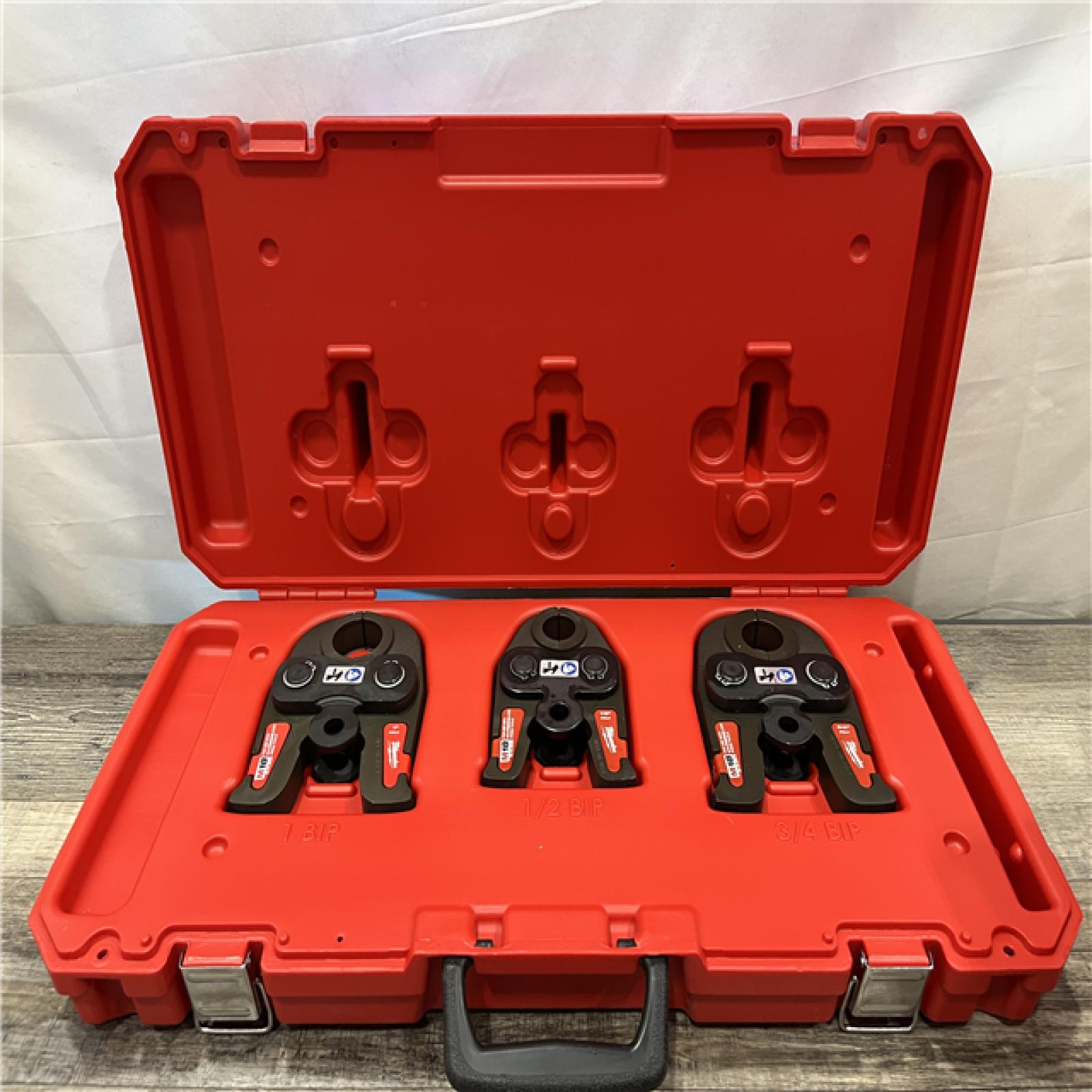 AS-IS Milwaukee M18 1/2 in.-1 in. Black Iron Press Tool Jaw Kit