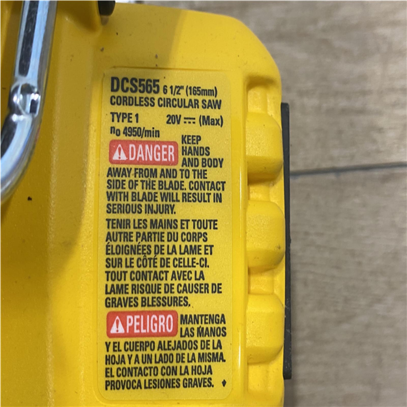 AS-IS Dewalt-DCS565P1 20V MAX* 6-1/2 in. Brushless Cordless Circular Saw Kit
