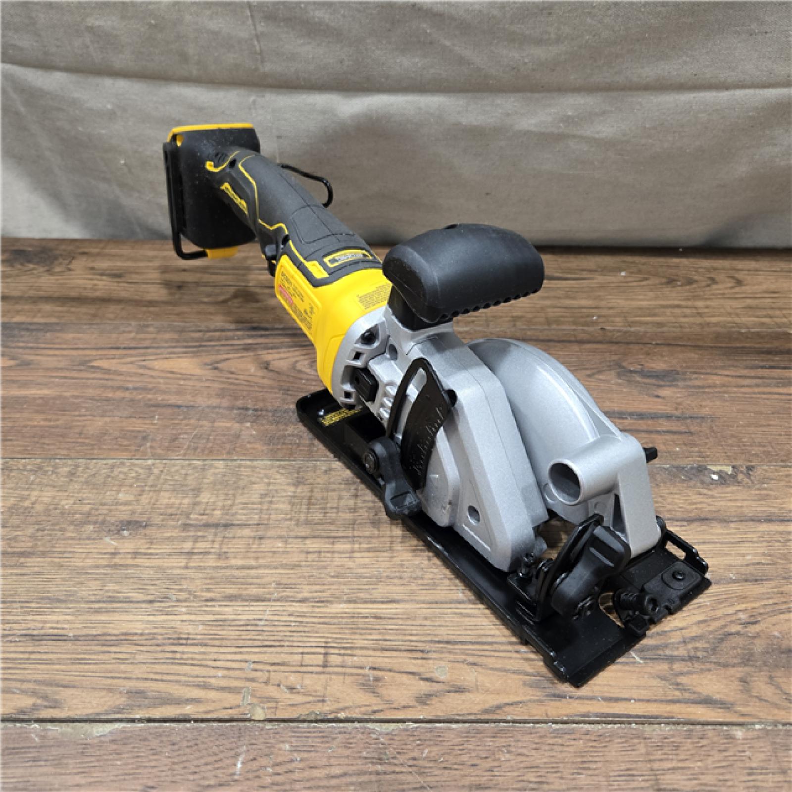 AS-IS DEWALT ATOMIC 20V MAX Cordless Brushless 4-1/2 in. Circular Saw (Tool Only)