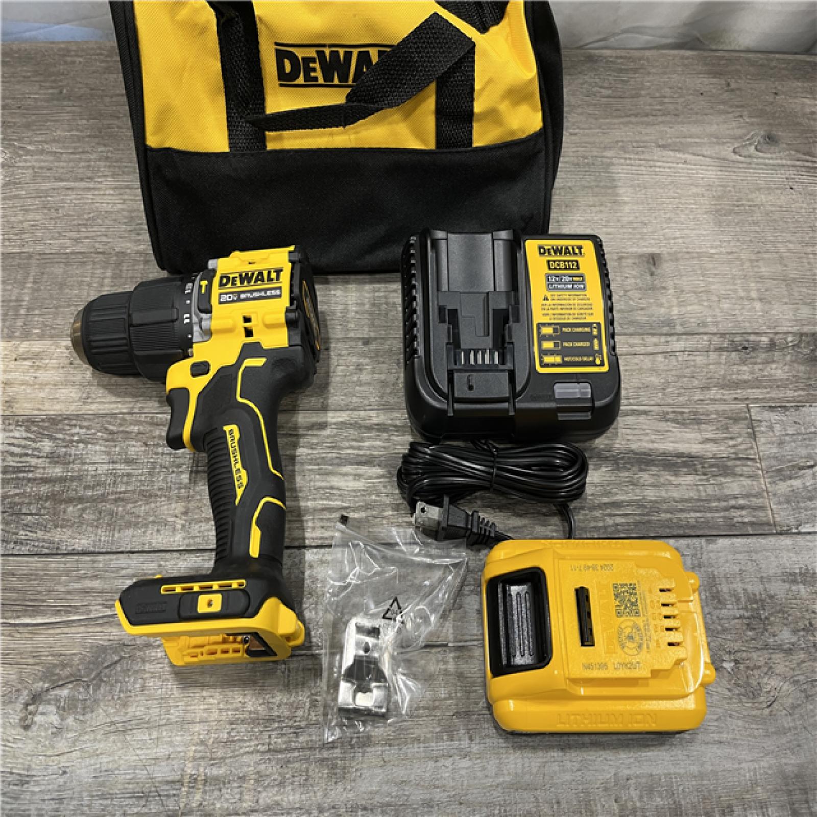 LIKE NEW - DEWALT ATOMIC 20V Cordless 1/2 in. Compact Hammer Drill Kit