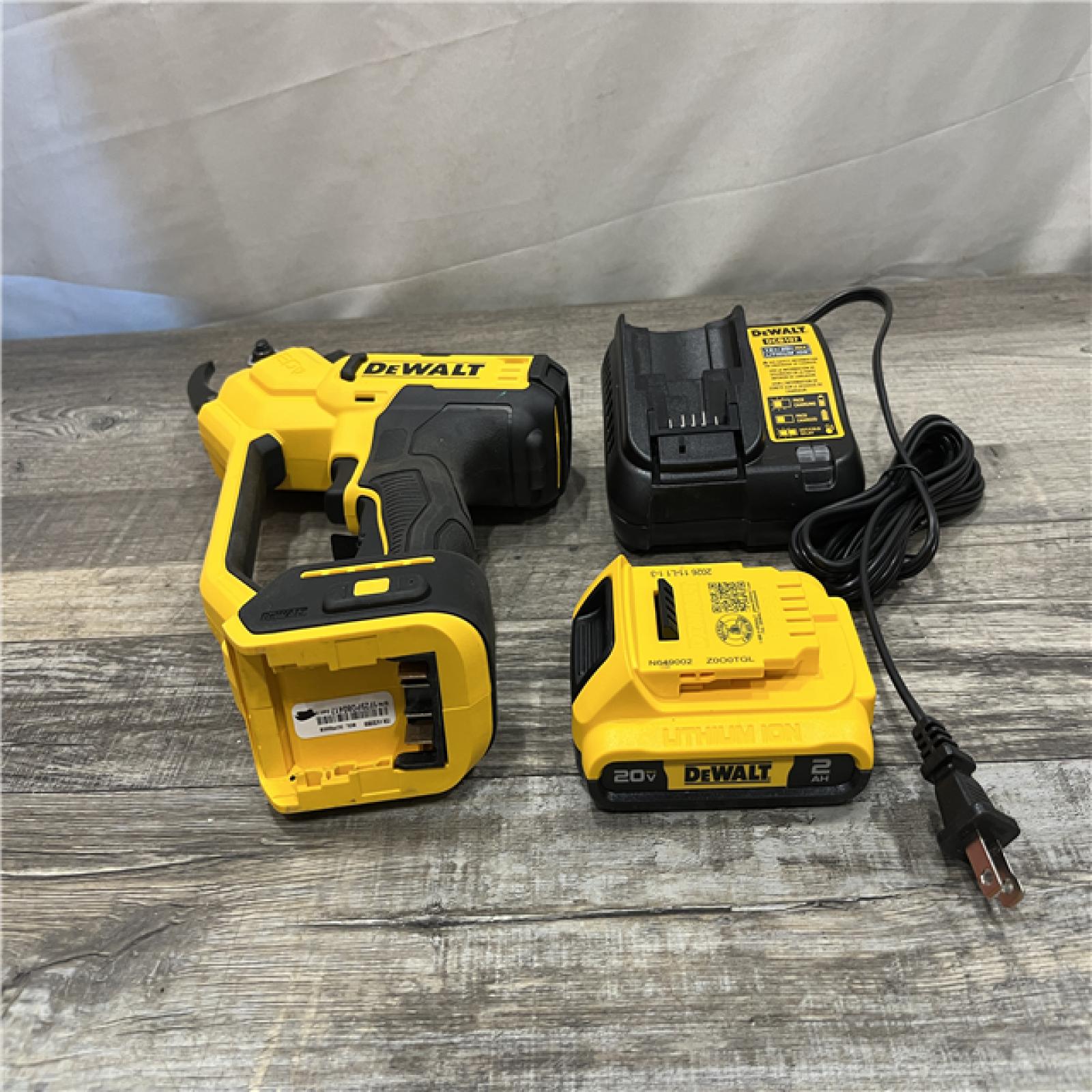 AS-IS DEWALT 20V MAX Cordless Pruner Kit