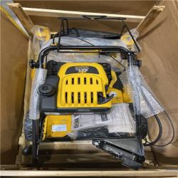 Dallas Location - As-Is DEWALT 28 in. 224cc Gas Self-Propelled Lawn Mower
