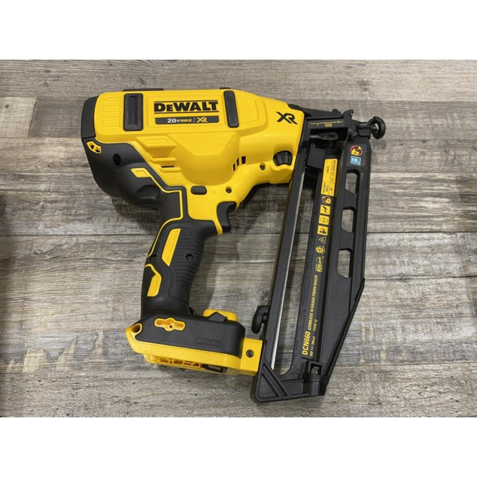 AS-IS DEWALT 20V MAX XR 16-Gauge Electric Cordless Angled Finishing Nailer Kit