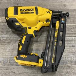 AS-IS DEWALT 20V MAX XR 16-Gauge Electric Cordless Angled Finishing Nailer Kit
