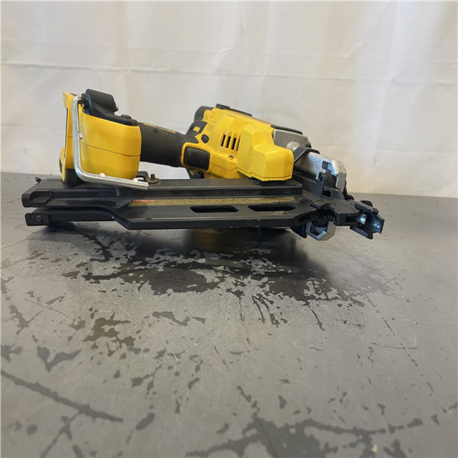 AS-IS- DEWALT 20V 30 Degree Cordless Framing Nailer (Tool-Only)