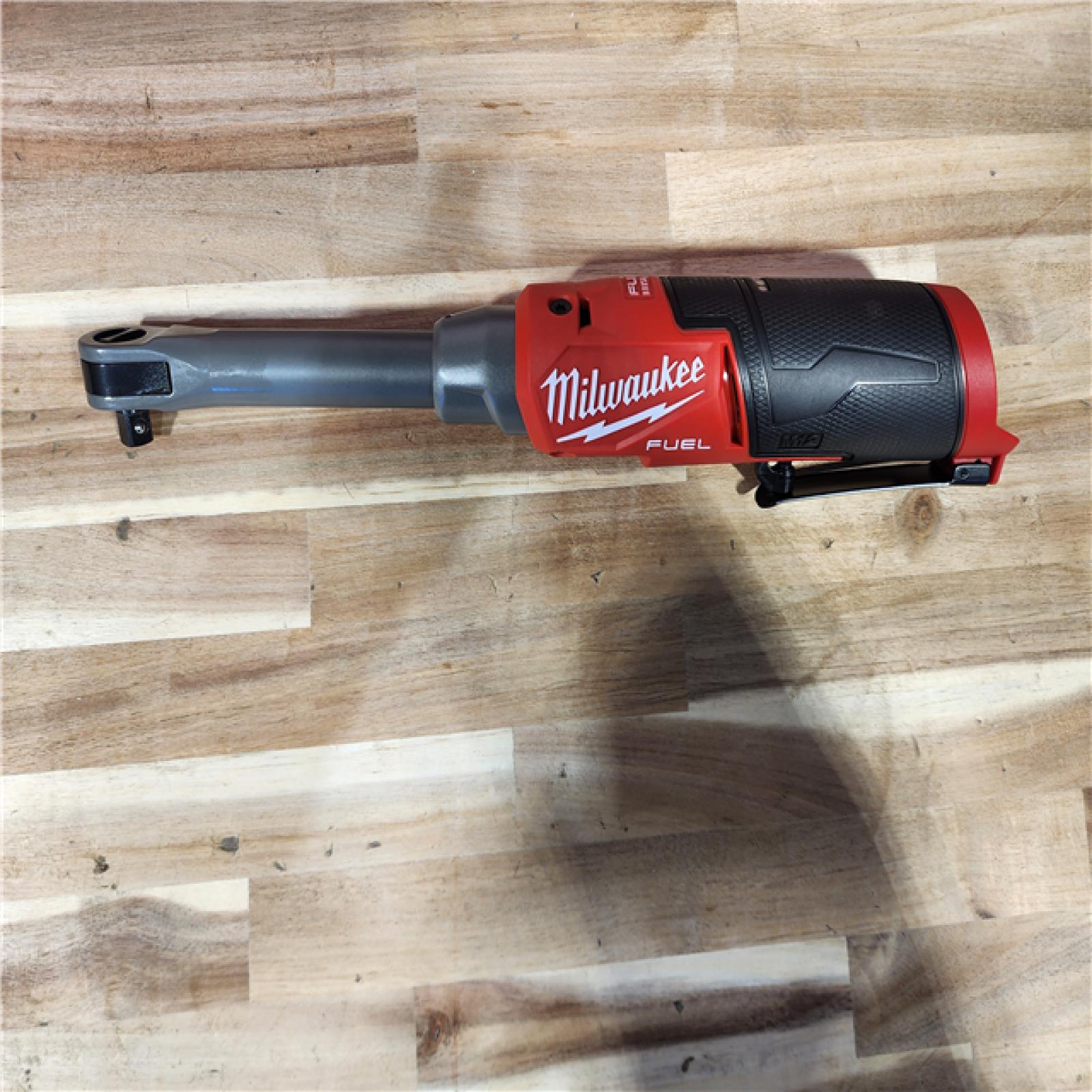HOUSTON LOCATION - AS-IS (APPEARS LIKE NEW) M12 FUEL 12V Lithium-Ion Brushless Cordless 3/8 in. Extended Reach High Speed Ratchet Kit