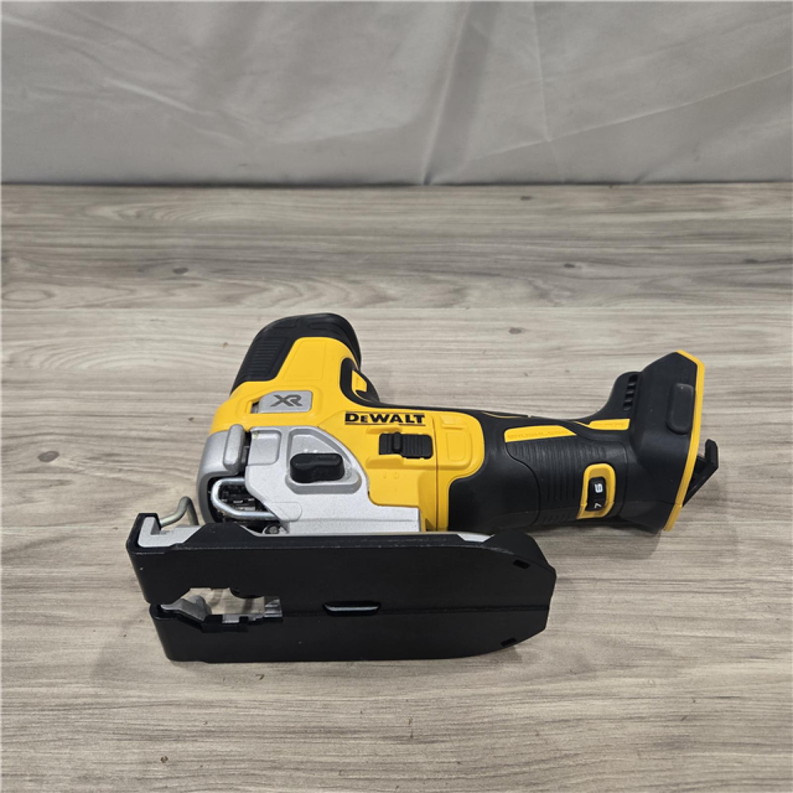 AS-IS DEWALT 20V MAX XR Cordless Barrel Grip Jigsaw (Tool Only)