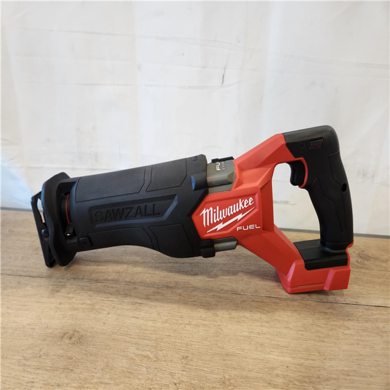 AS-IS- Milwaukee M18 FUEL Brushless Cordless SAWZALL Reciprocating Saw Kit