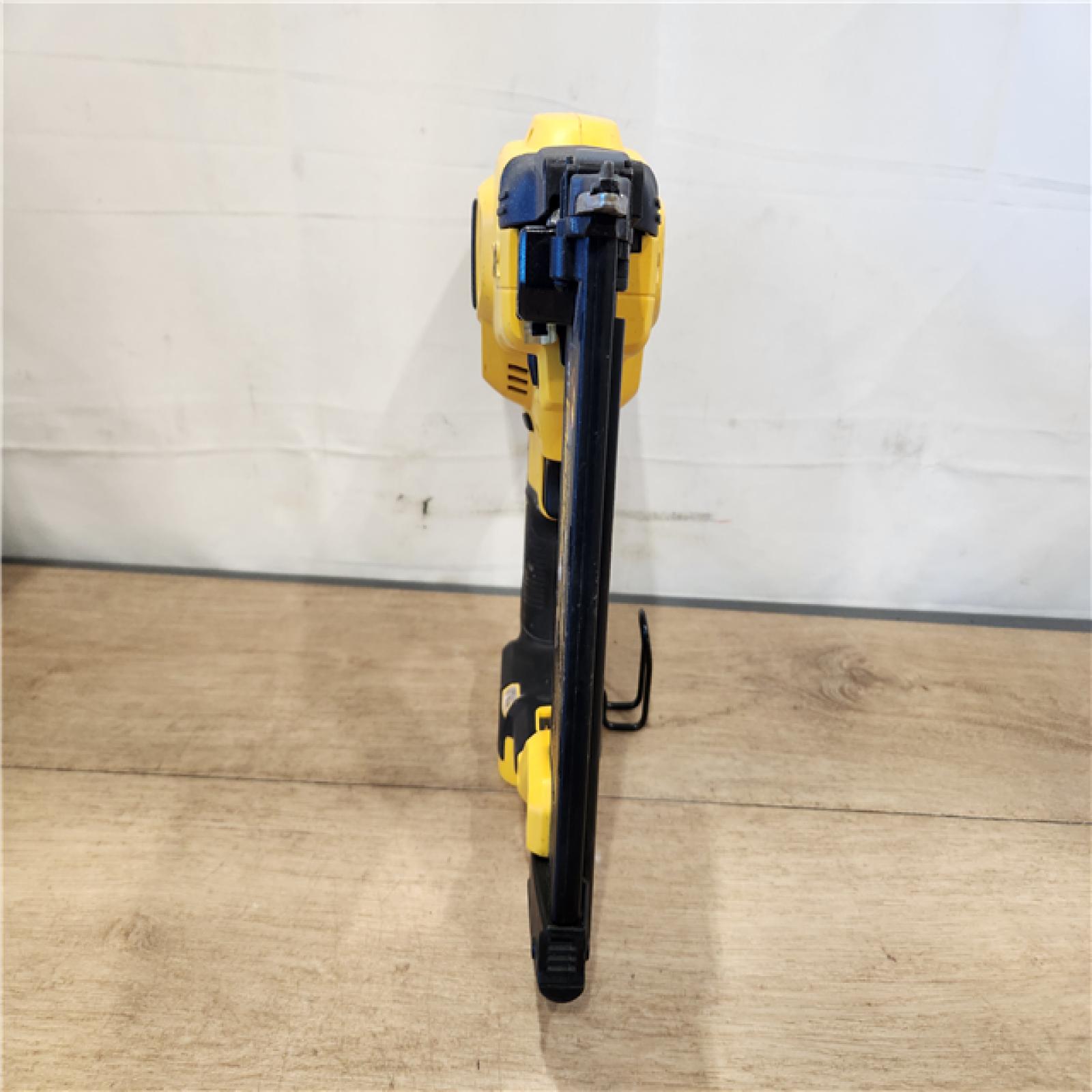 AS-IS- DEWALT 20V MAX XR 18 Gauge Brad Nailer Kit