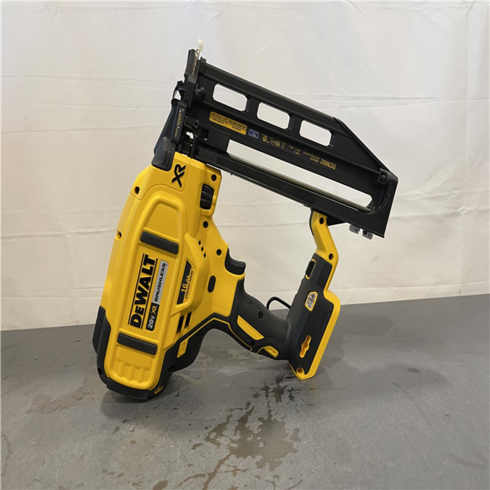 AS-IS - DEWALT 20V MAX XR 16-Gauge Lithium-Ion Cordless Finish Nailer