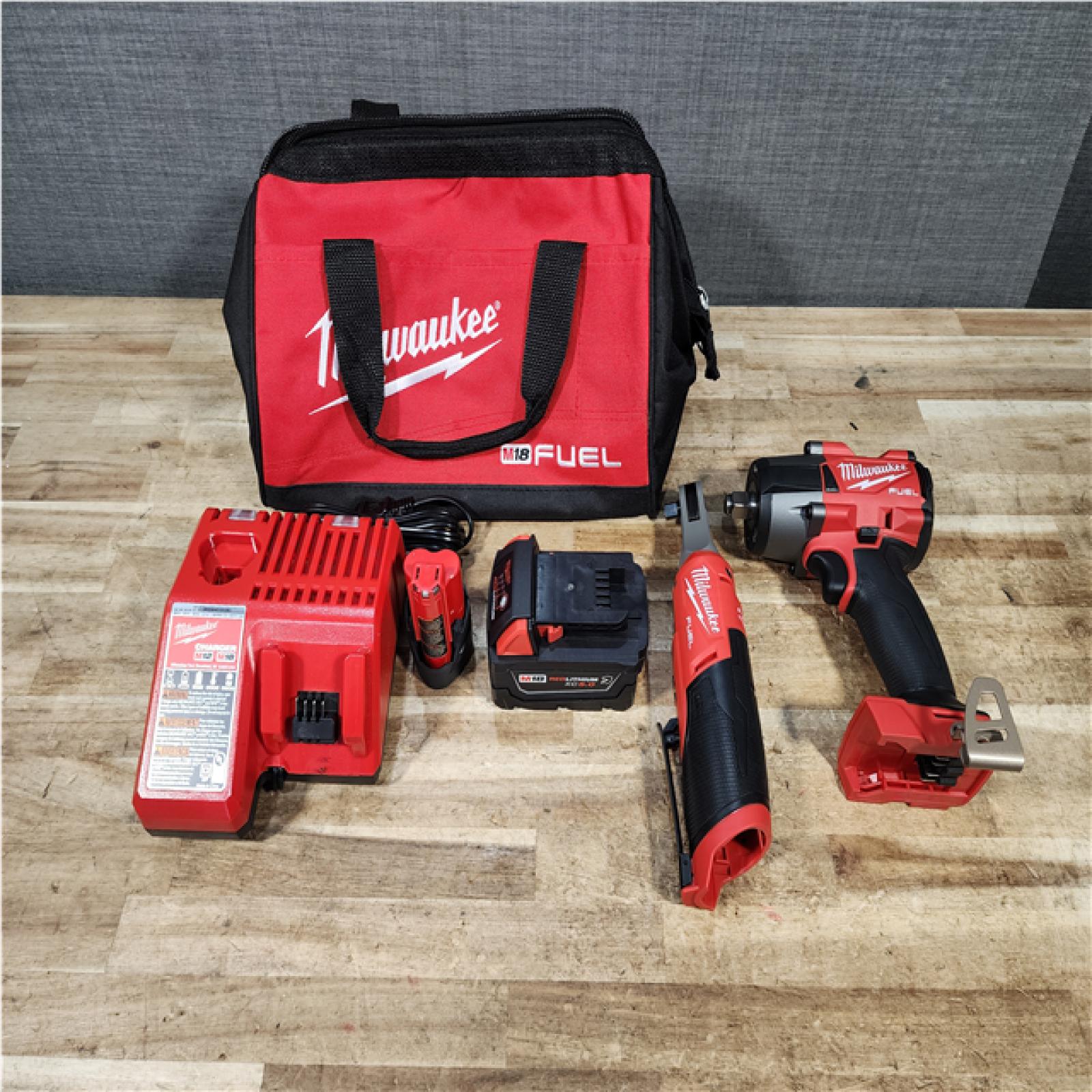 HOUSTON LOCATION - AS - IS Milwaukee 2 Tool Combo Kit W/ (2) Battery & Charger