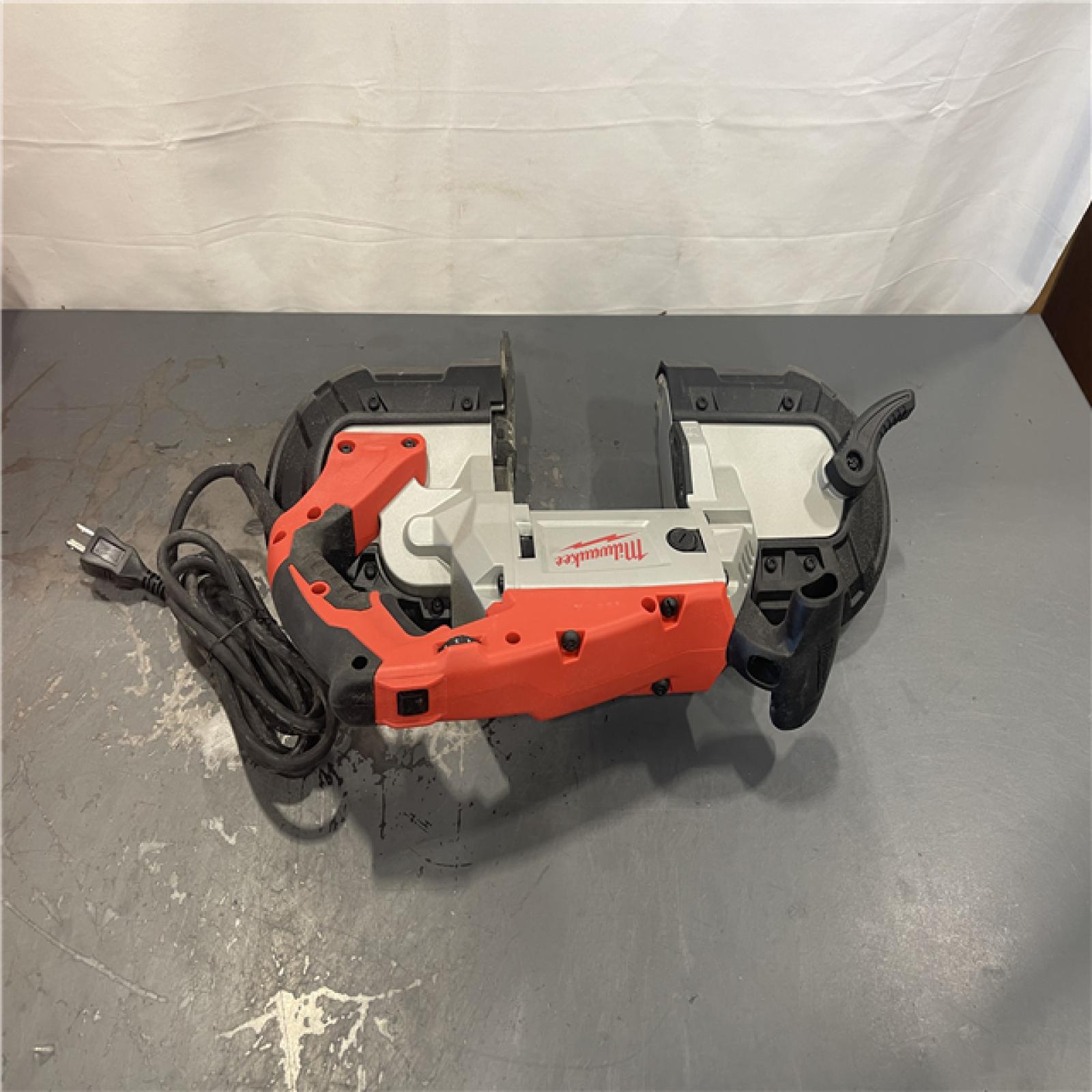 AS-IS- Milwaukee 6232-21 - 120V 11.0A Corded Variable Speed Band Saw