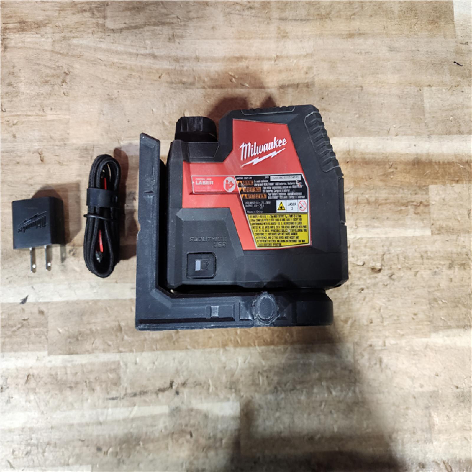 HOUSTON LOCATION - AS - IS Milwaukee 100 ft. REDLITHIUM Lithium-Ion USB Green Rechargeable Cross Line Laser Level with Charger