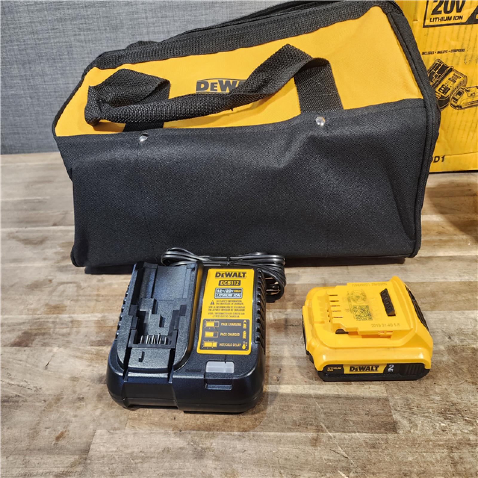 HOUSTON LOCATION - AS-IS DeWalt 15 GA ANGLED FINISH NAILER KIT W/ BATTERY & CHARGER