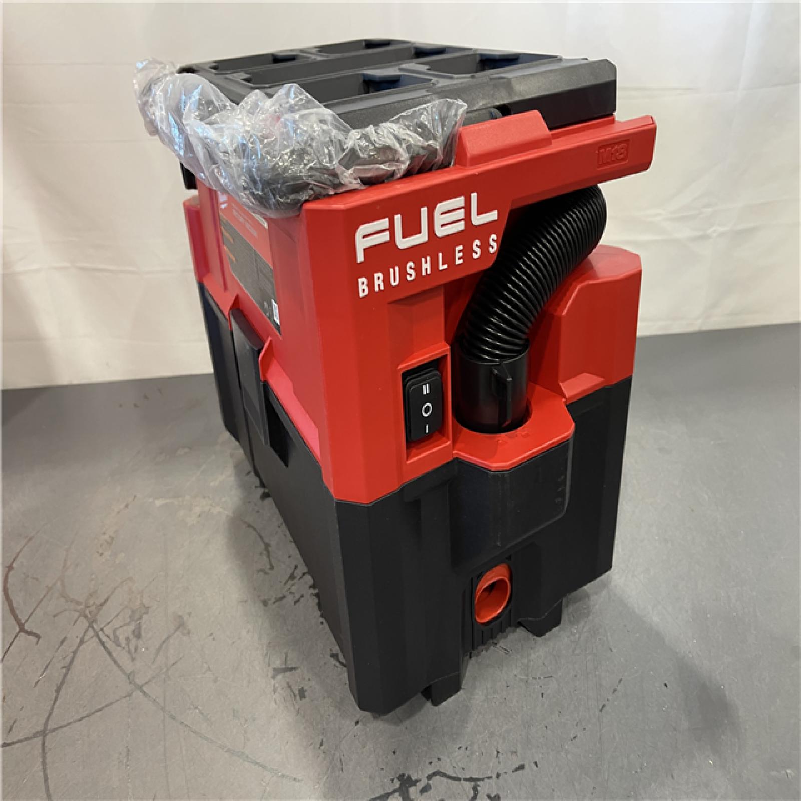AS-IS - MILWAUKEE M18 FUEL PACKOUT 18-Volt Lithium-Ion Cordless 2.5 Gal. Wet/Dry Vacuum