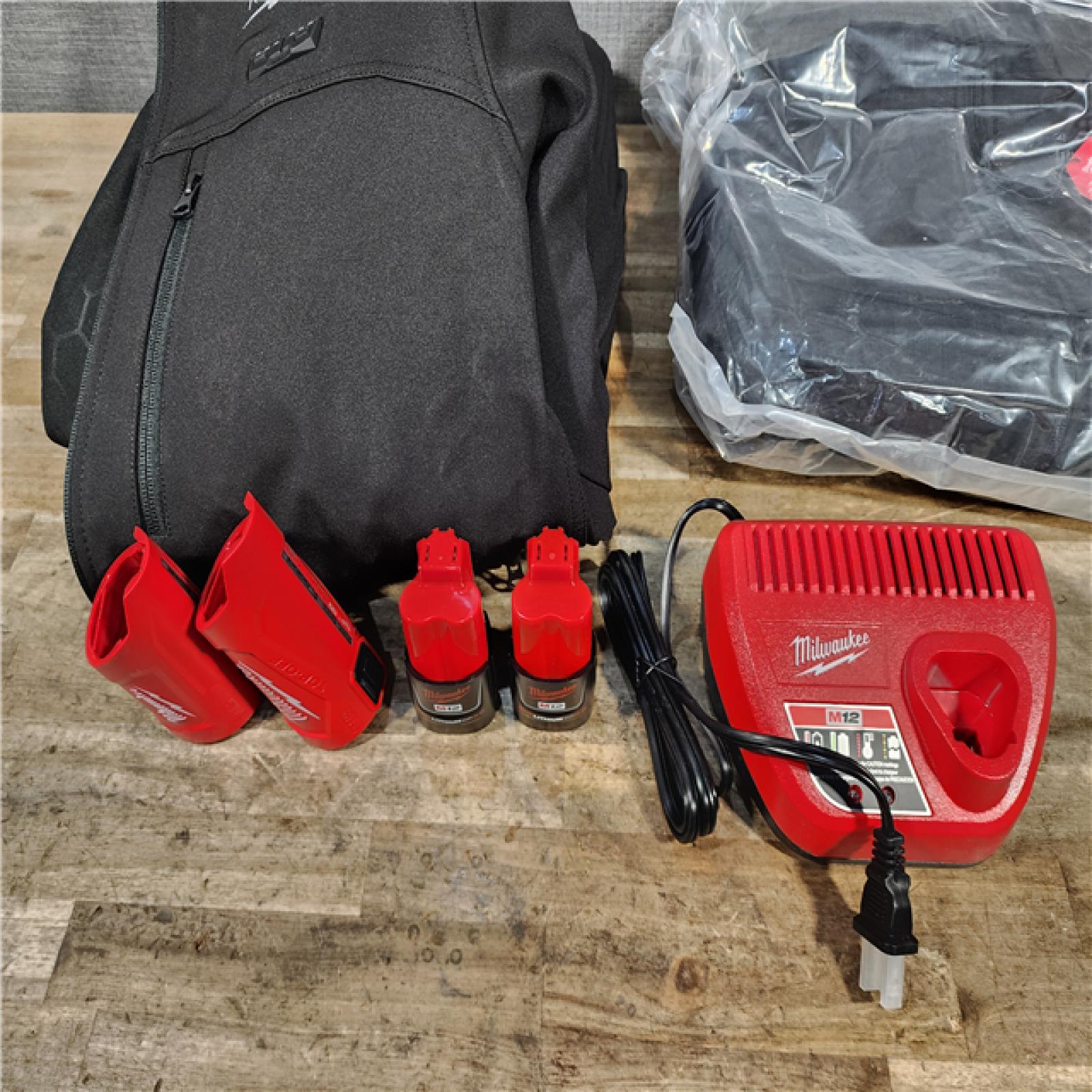 HOUSTON LOCATION - AS-IS MILWAUKEE 2 HEATED CLOTHING COMBO KIT