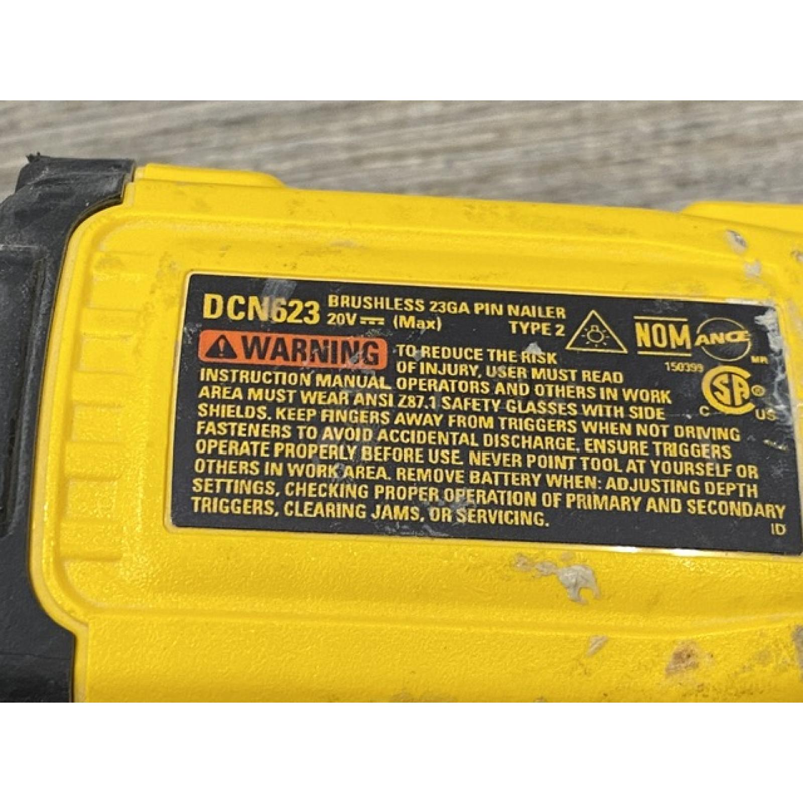 AS-IS DEWALT ATOMIC 20V MAX Lithium Ion Cordless 23 Gauge Pin Nailer Kit