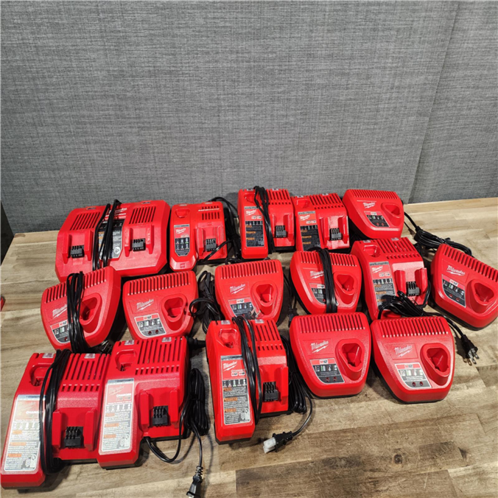 HOUSTON LOCATION - AS-IS MILWAUKEE BATTERY CHARGER PACK QTY - 16