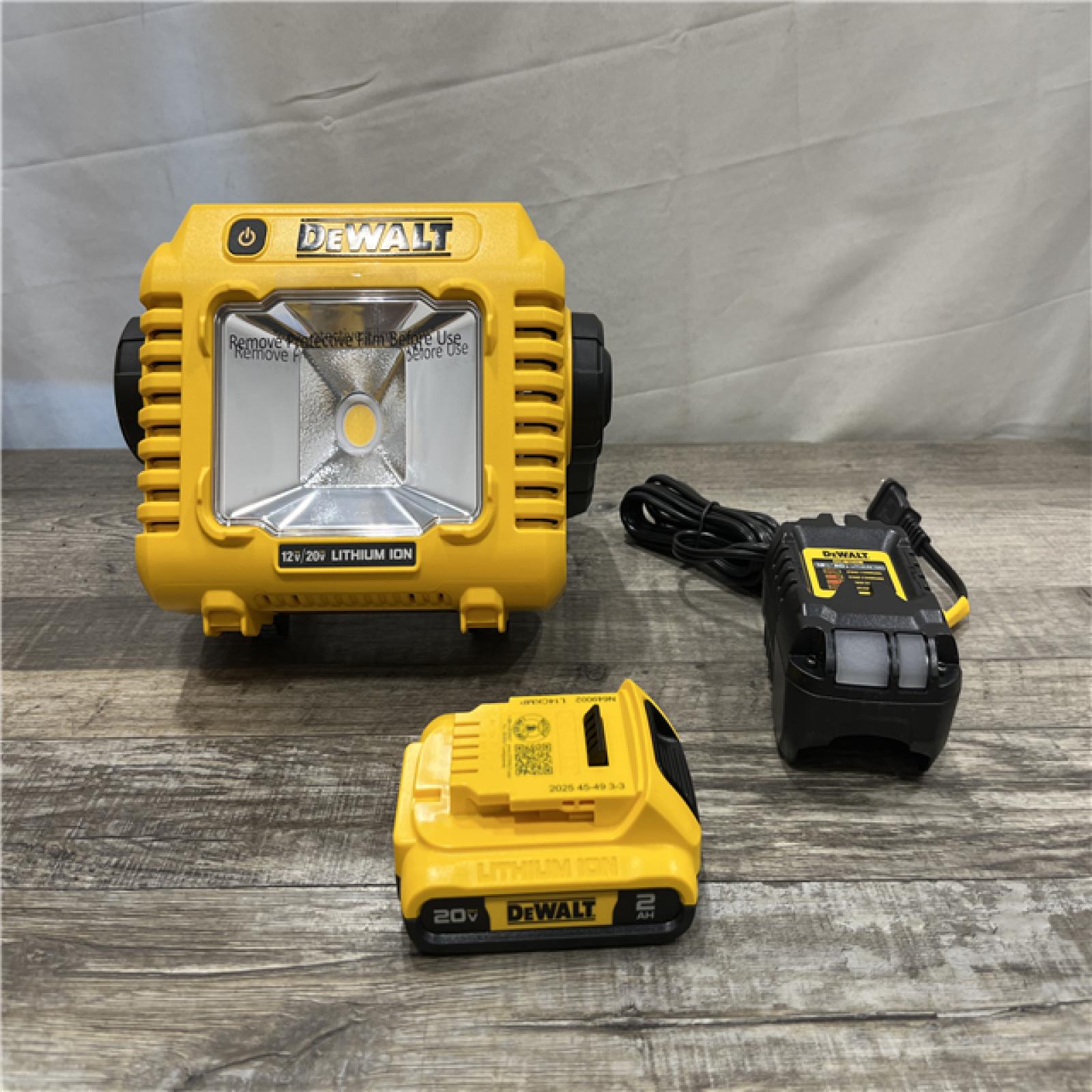 LIKE NEW - DEWALT 20-Volt MAX Lithium-Ion Compact Cordless Task Light Kit