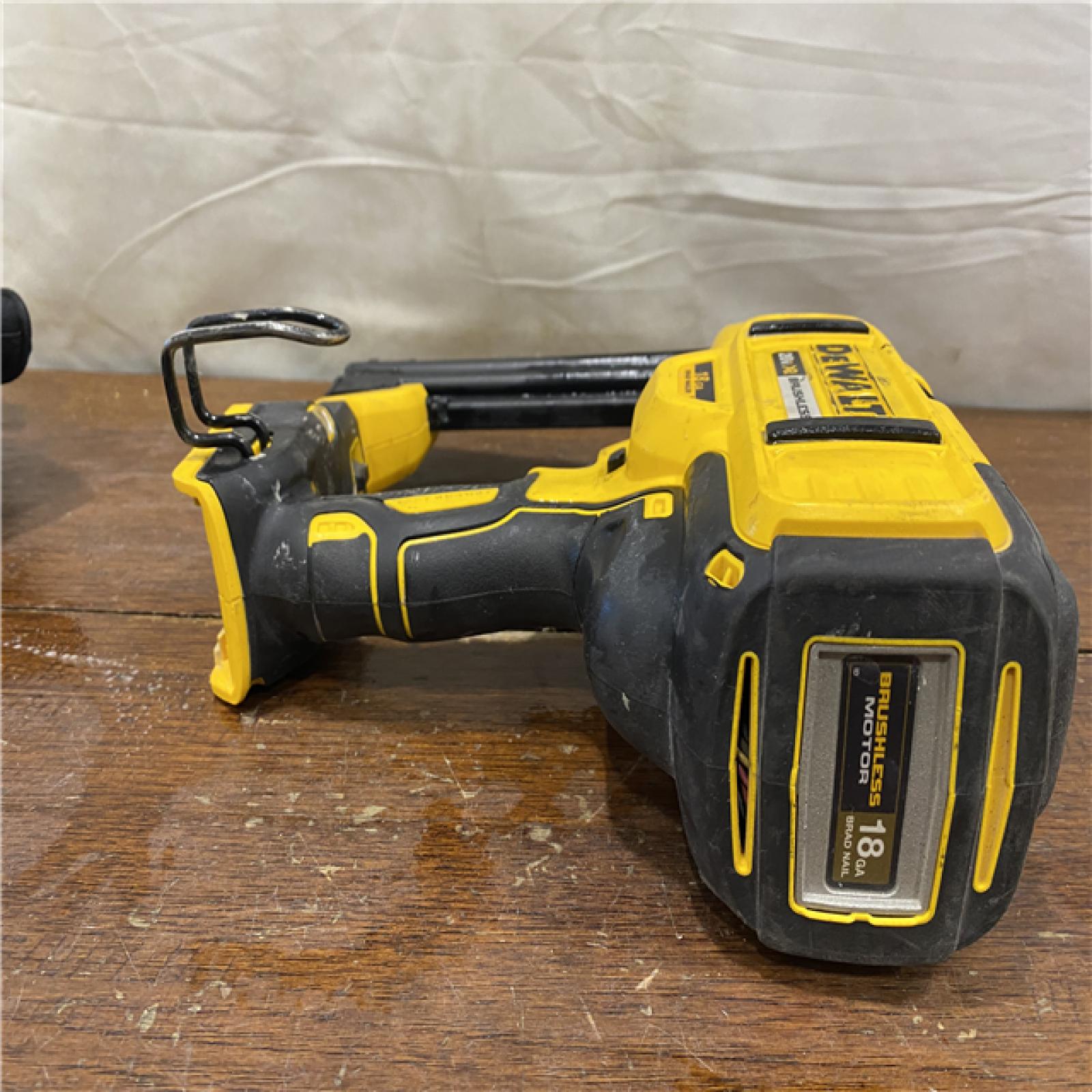 AS-IS DEWALT 20V MAX XR 18 Gauge Brad Nailer Kit