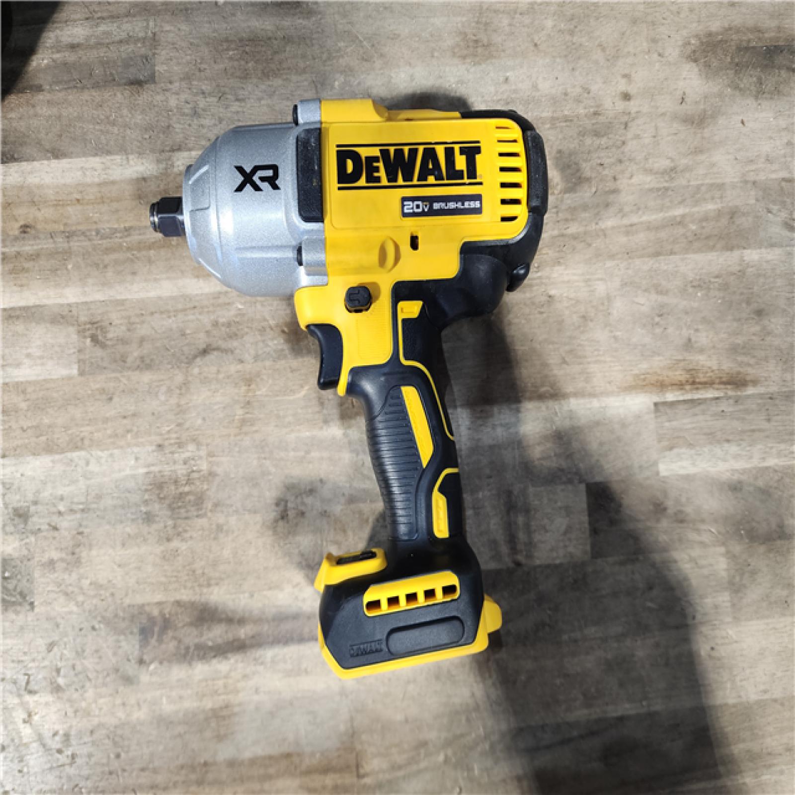 HOUSTON LOCATION - AS-IS Dewalt 20V MAX Lithium-Ion Cordless 1/2 in. Impact Wrench Kit W/ BATTERY & CHARGER