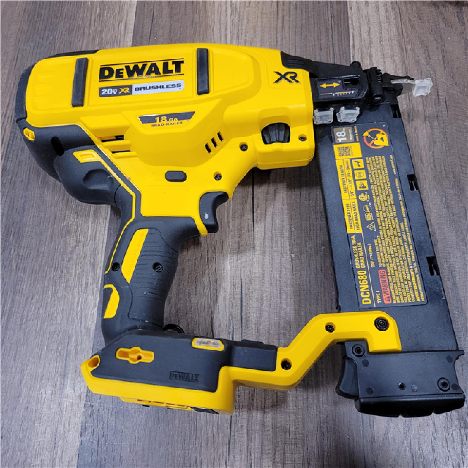 AS-IS DEWALT 20V MAX XR 18 Gauge Brad Nailer Kit