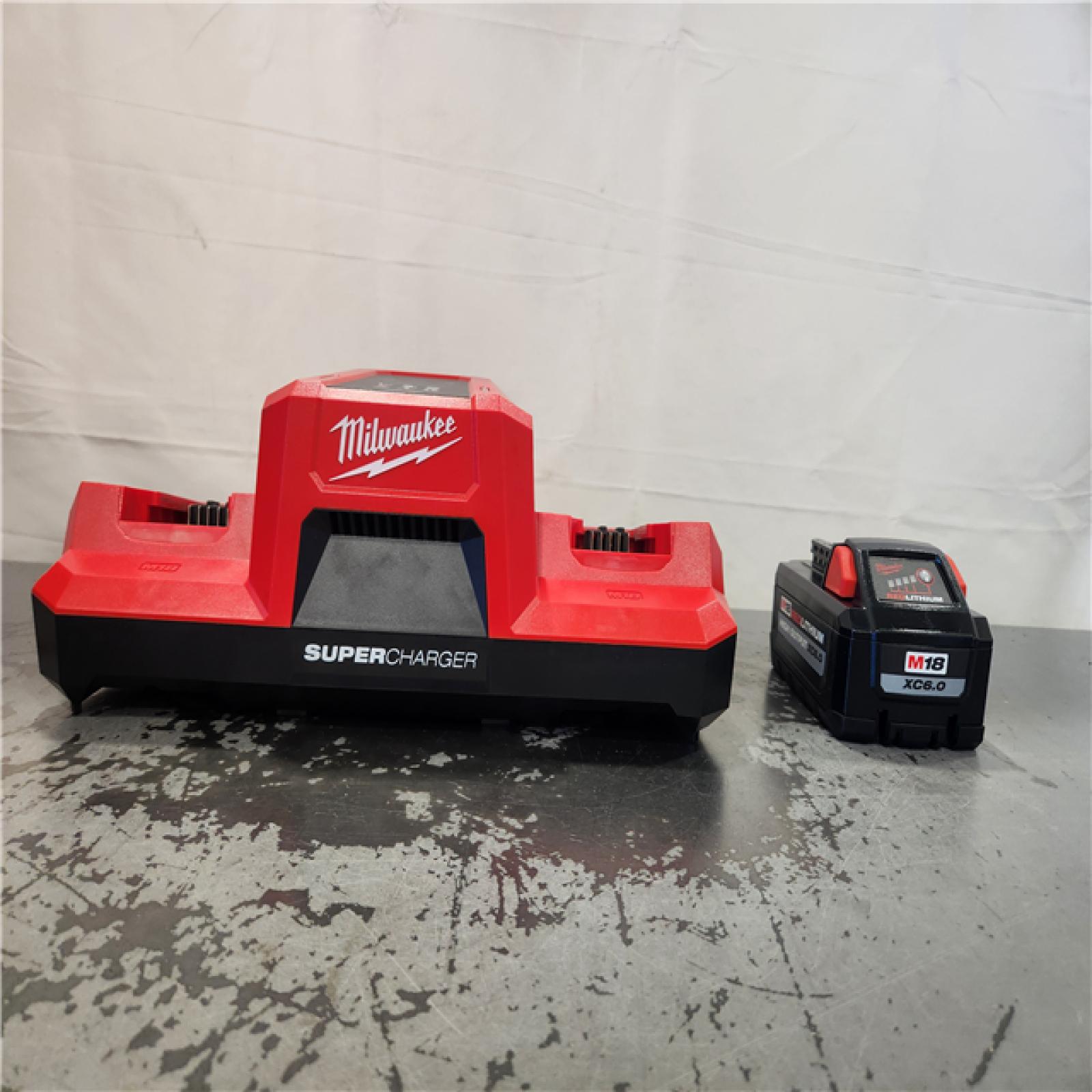 AS-IS- Milwaukee 18V Lithium-Ion REDLITHIUM FORGE 8.0 Ah Battery Pack with 18V Dual Bay Simultaneous Super Charger