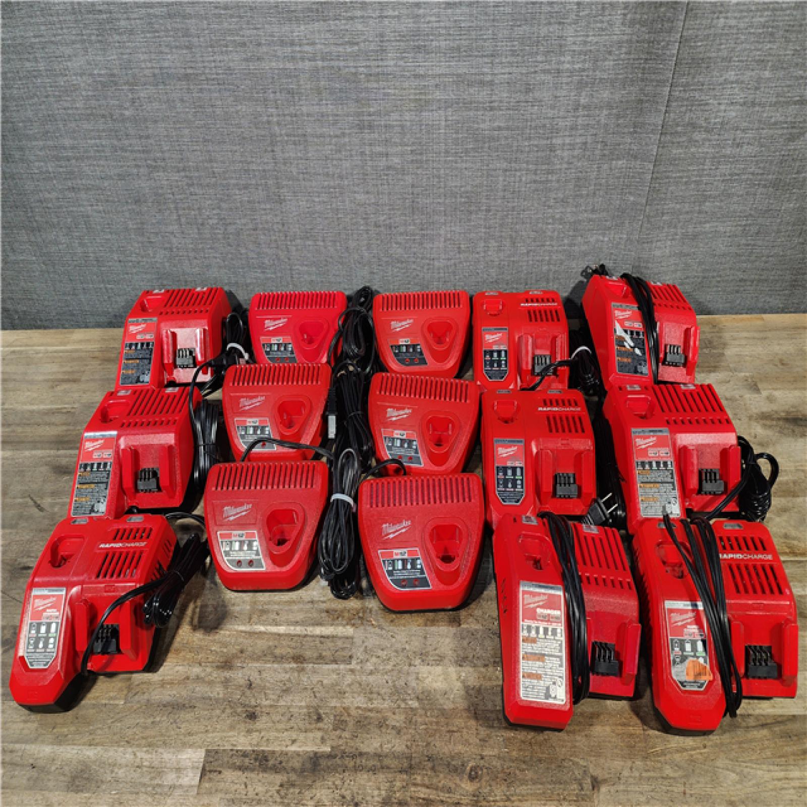 HOUSTON LOCATION - AS-IS MILWAUKEE BATTERY CHARGER PACK QTY - 15