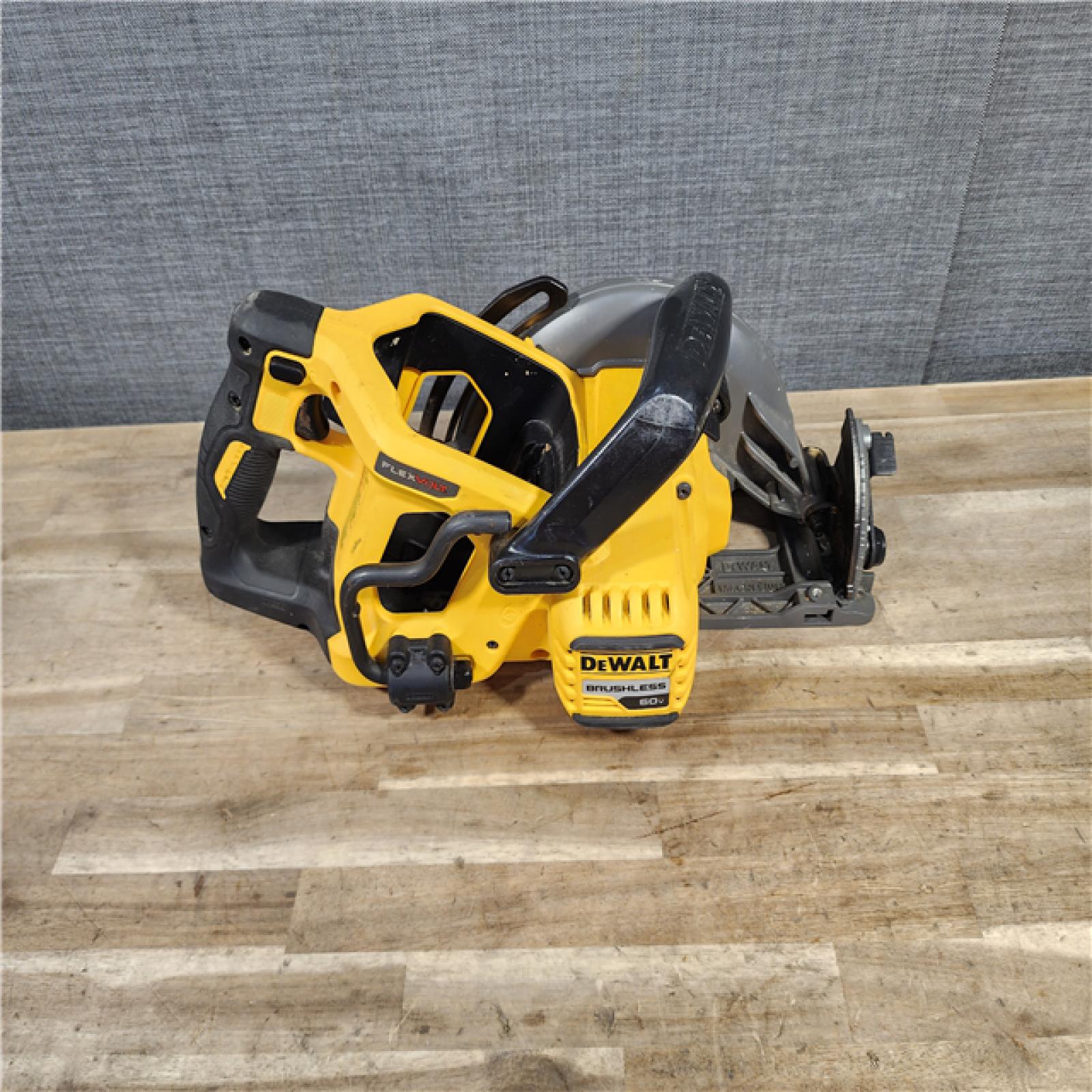 HOUSTON LOCATION - AS-IS DEWALT FLEXVOLT 60V MAX Cordless Brushless 7-1/4 in. Wormdrive Style Circular Saw (Tool Only)