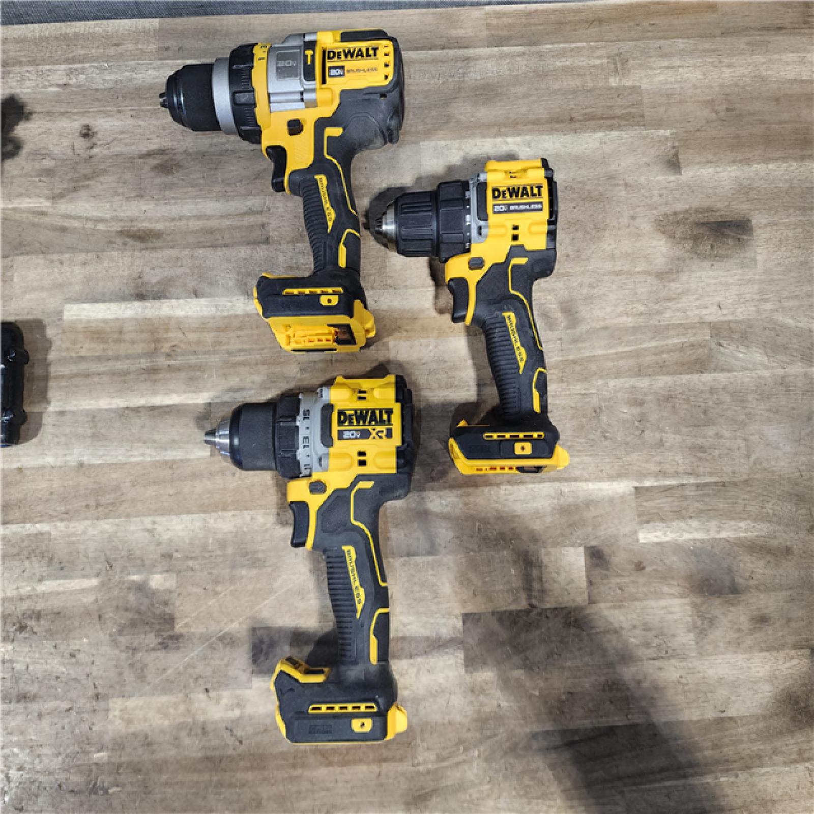 HOUSTON LOCATION - AS-IS DEWALT 3 TOOL COMBO KIT W/ (2) BATTERY & CHARGER
