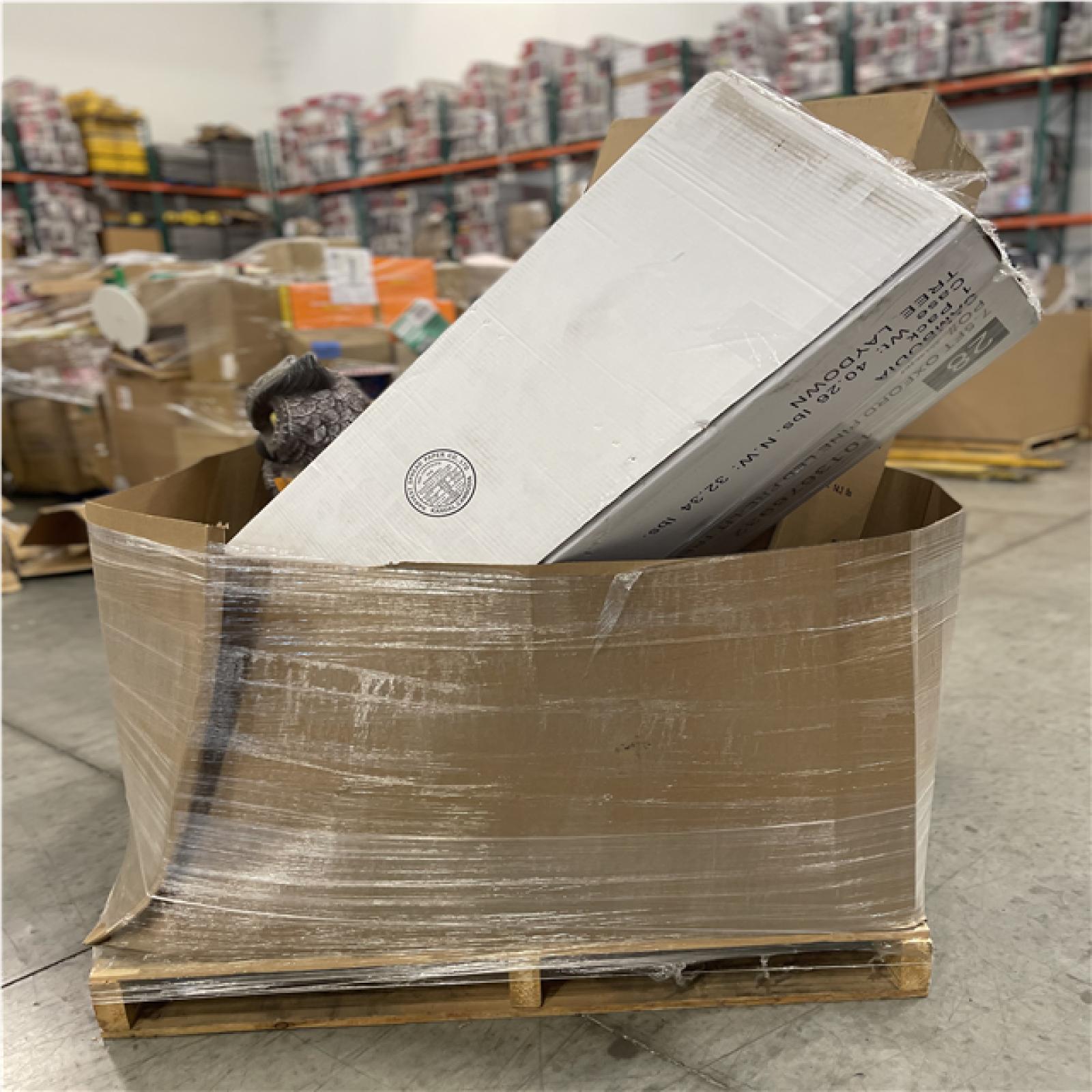 DALLAS LOCATION - AS-IS MIXED HOLIDAY DECORATIONS PALLET