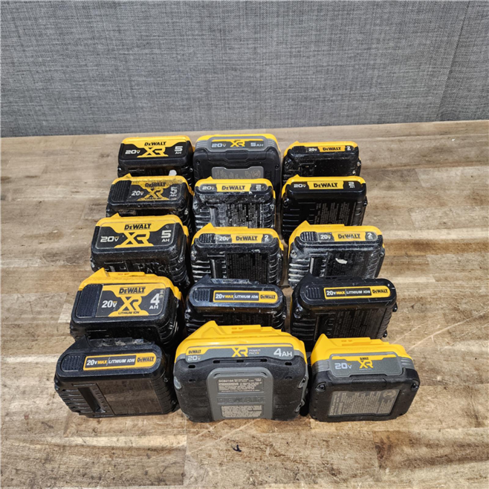 HOUSTON LOCATION - AS-IS DEWALT BATTERY PACK QTY - 15
