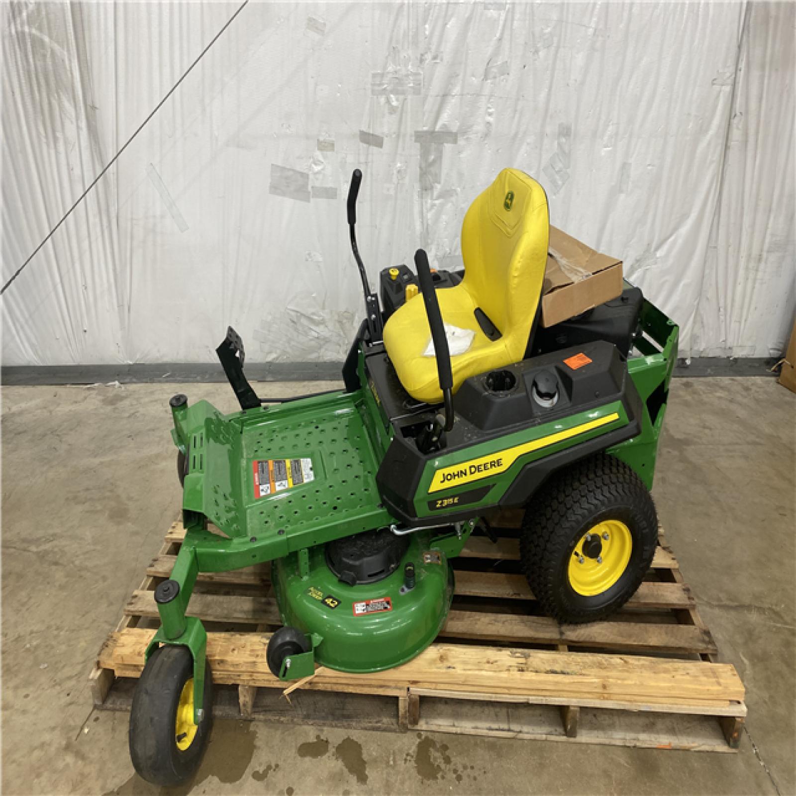 Houston Location - AS-IS Outdoor Power Equipment JOHN DEERE Z 315 E SIT DOWN MOWER