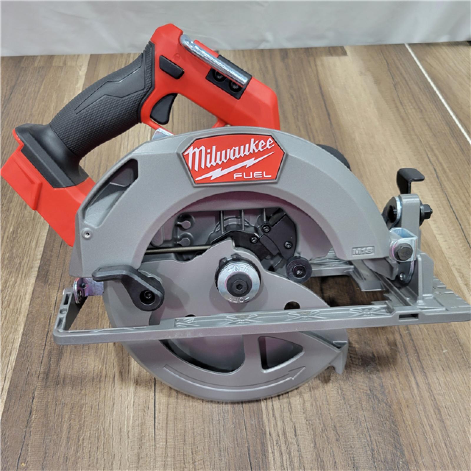 AS-IS Milwaukee Tools M18 FUEL 7-1/4 Circular Saw (Tool Only)