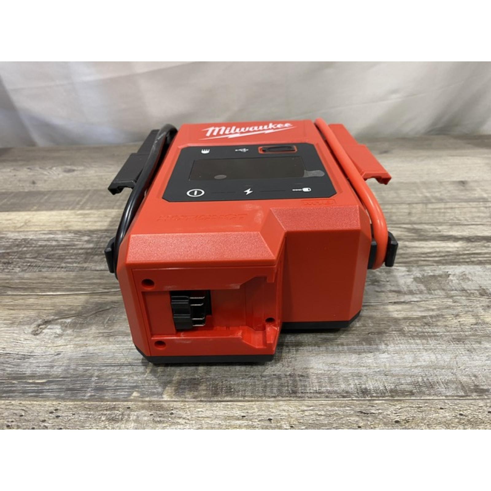 AS-IS Milwaukee 18V Lithium-Ion Cordless 2000 Peak Amp HOTSHOT Jump Starter (Tool-Only)