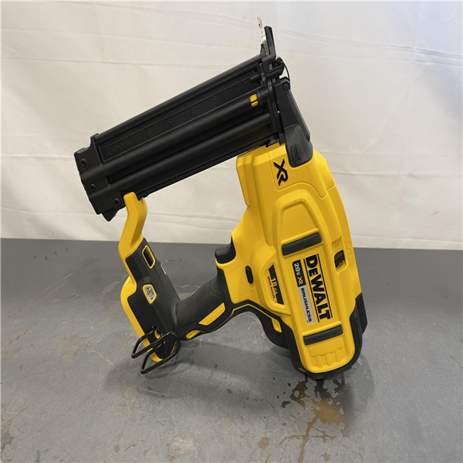AS-IS - DeWalt 20V MAX XR Lithium-Ion Electric Cordless 18-Gauge Brad Nailer