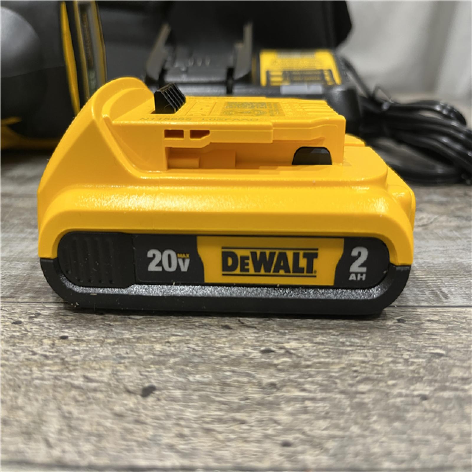 AS-IS DEWALT 20V MAX XR Lithium-Ion Cordless 2-1/2 in. 15-Gauge Finish Nailer Kit