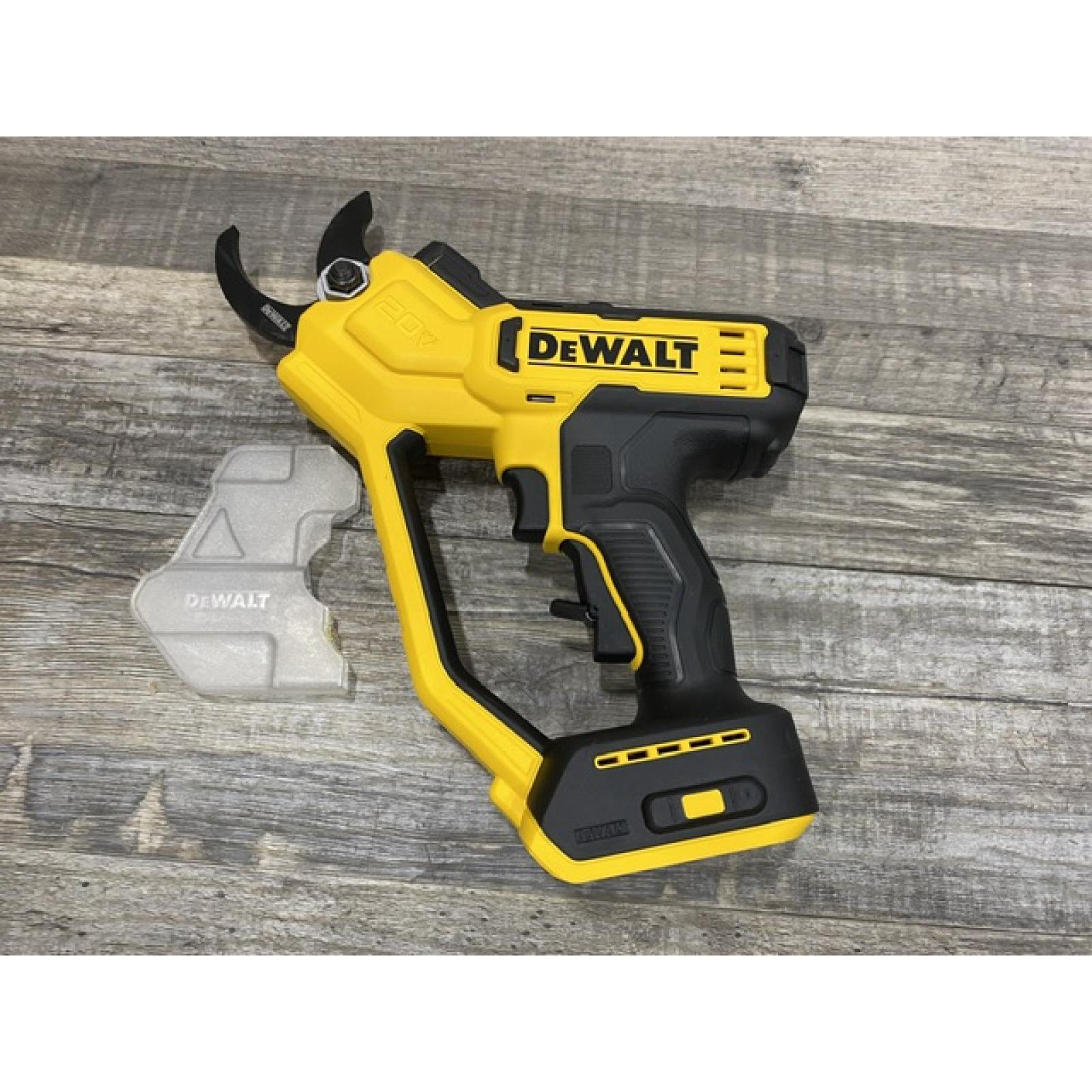 AS-IS DEWALT 20V MAX Cordless Battery Powered Pruner Kit