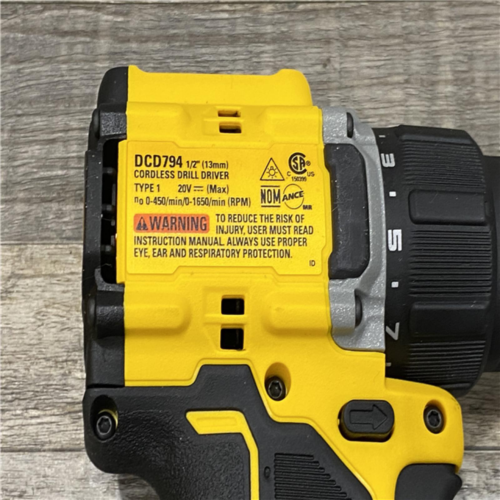 AS-IS DEWALT ATOMIC 20-Volt MAX Lithium-Ion Cordless Combo Kit