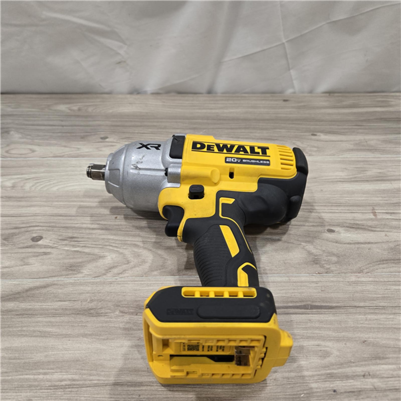 AS-IS Dewalt 20V MAX Cordless 1/2 in. Impact Wrench Kit