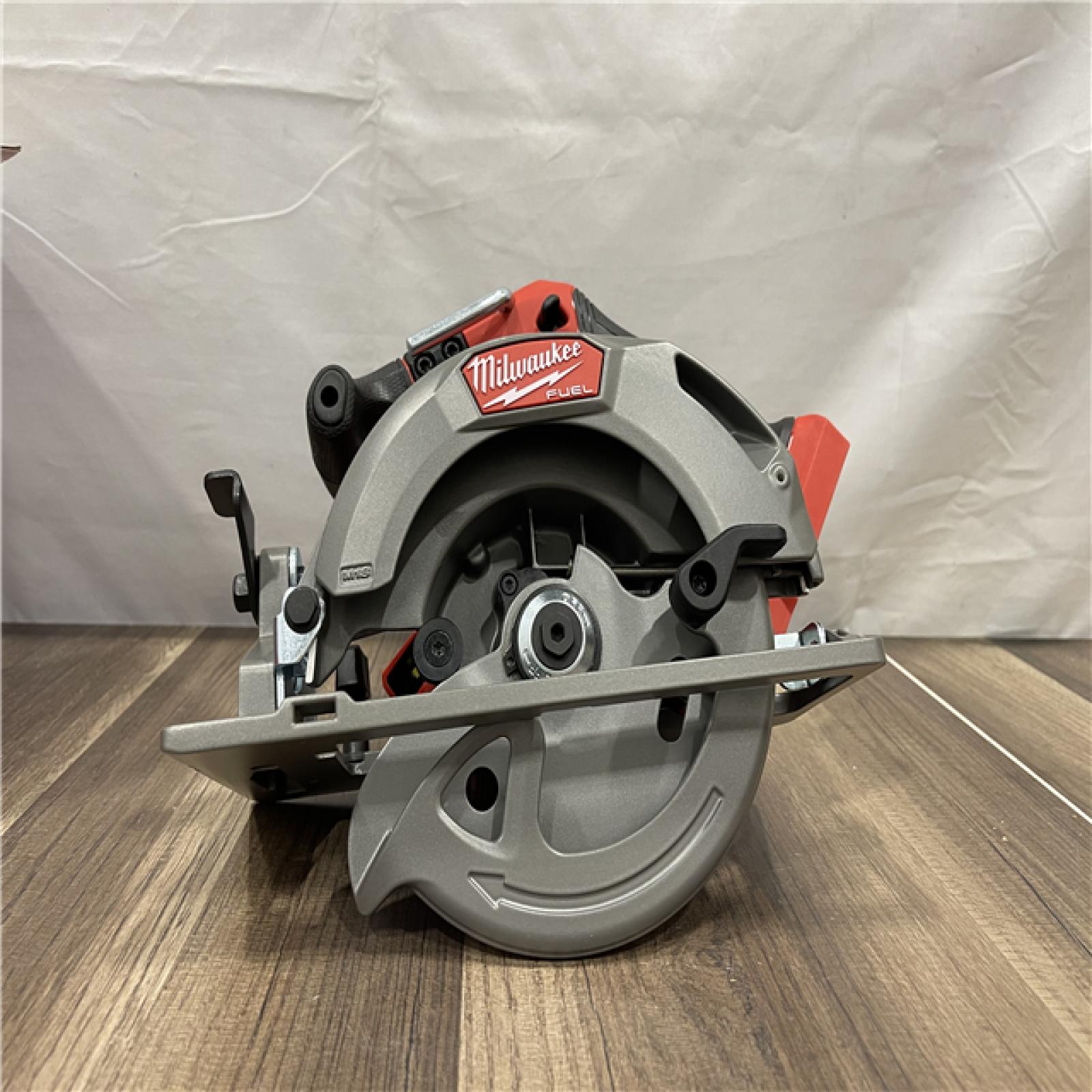 AS-IS Milwaukee M18 FUEL 18V Lithium-Ion Brushless Cordless 6-1/2 in. Circular Saw (Tool-Only)