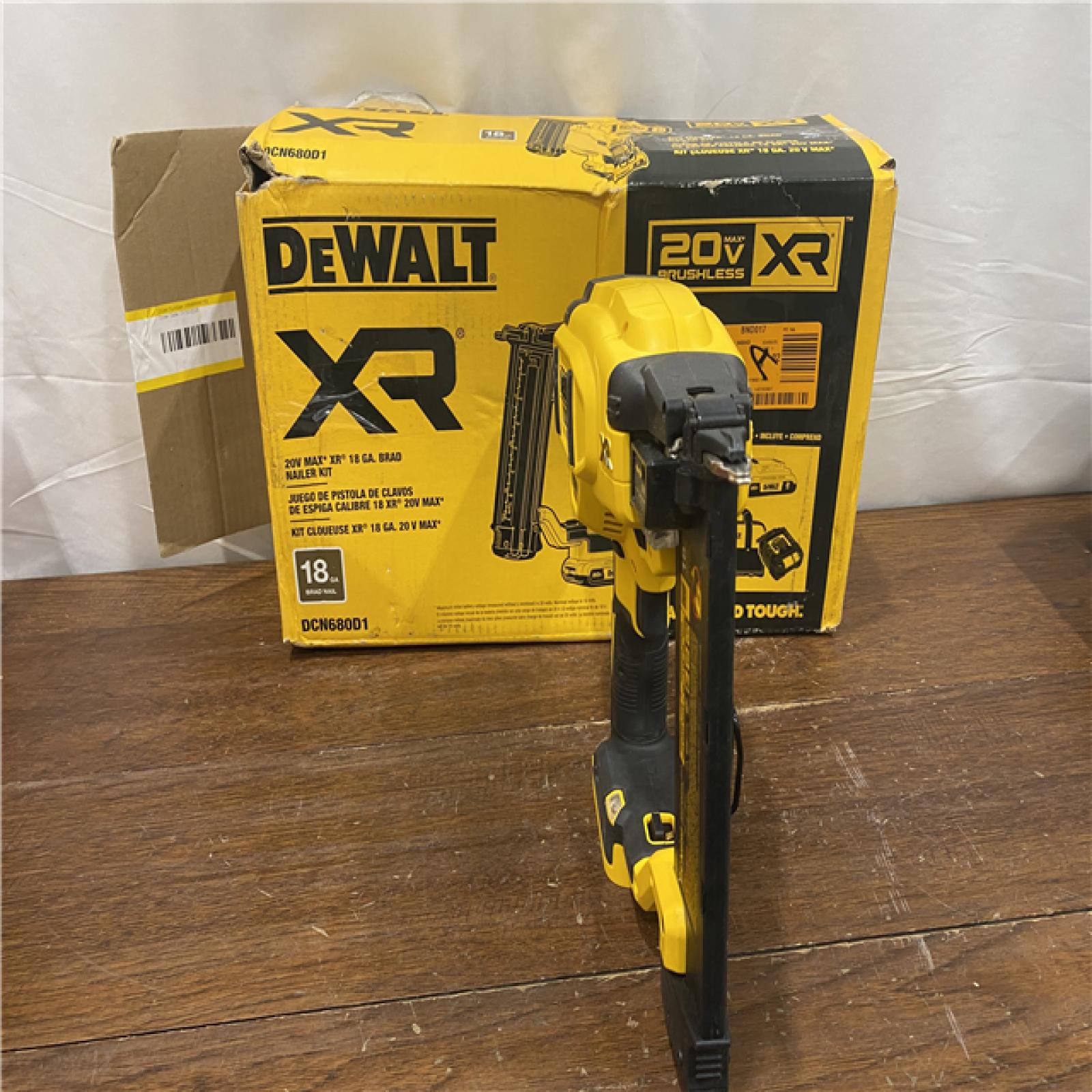 AS-IS DEWALT 20V MAX XR 18 Gauge Brad Nailer Kit