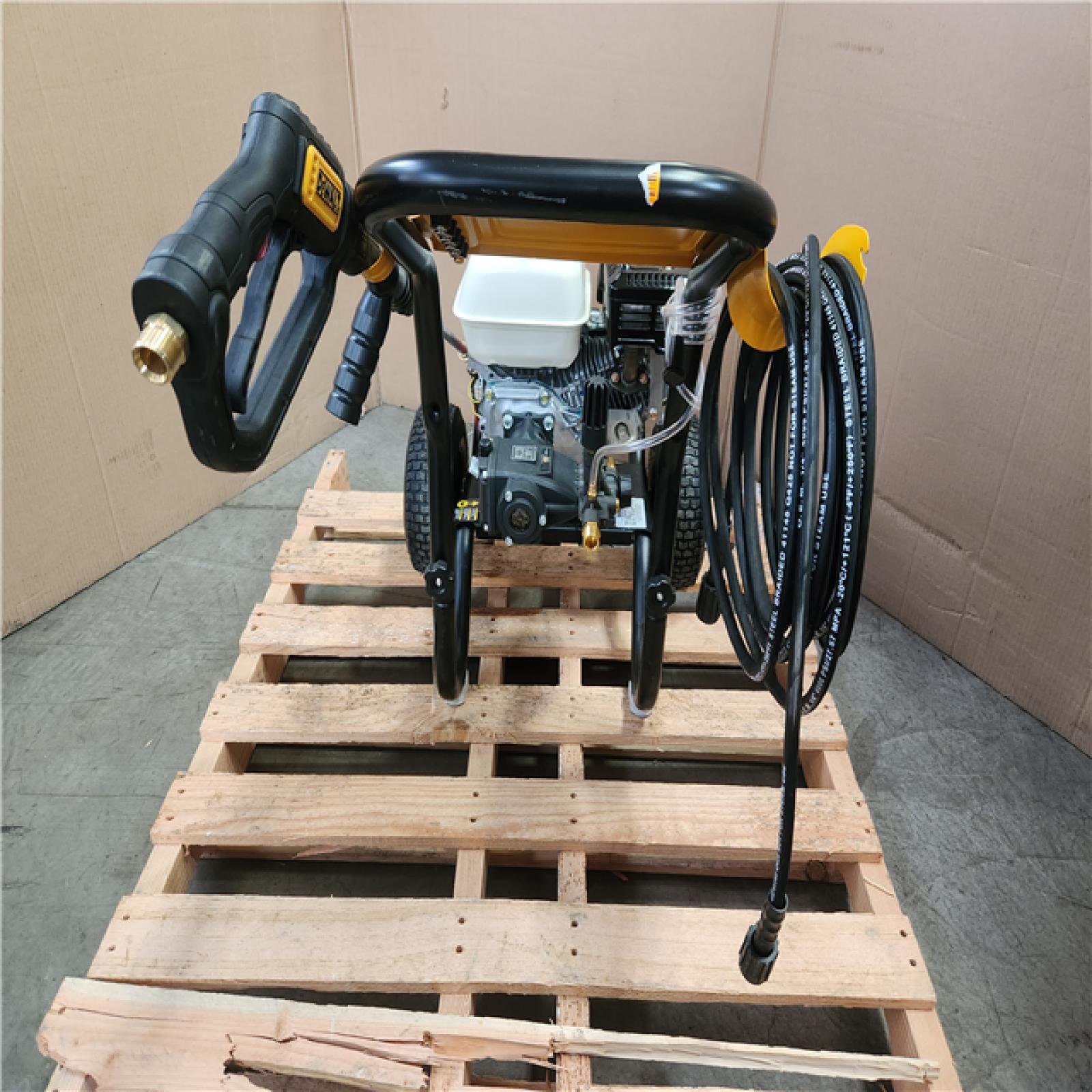 Phoenix DEWALT 3600 PSI 2.5 GPM Gas Pressure Washer with Honda GX200 Engine  Heavy-Duty Commercial Cold Water Power Cleaner